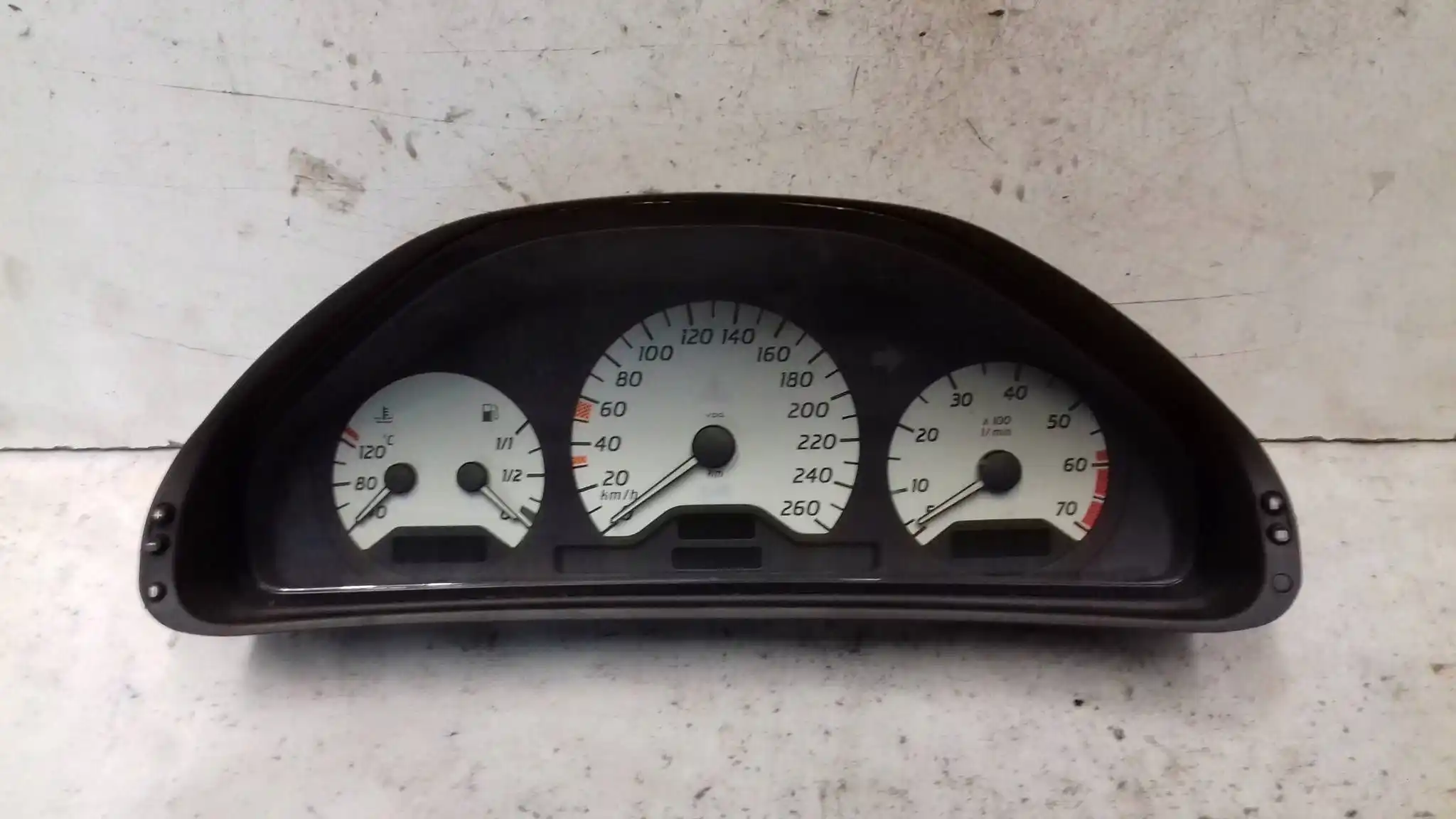 LICZNIK ZEGARY 2085401211 MERCEDES CLK W208 COUPE 2.3 97-