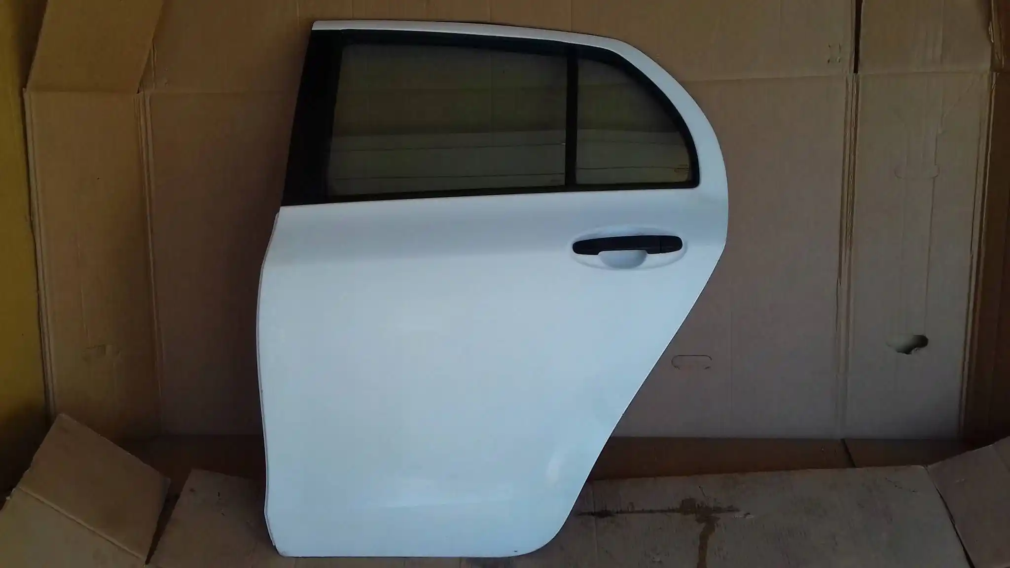 DRZWI LEWY TYŁ TYLNE TOYOTA YARIS II 05- 5D HB 068