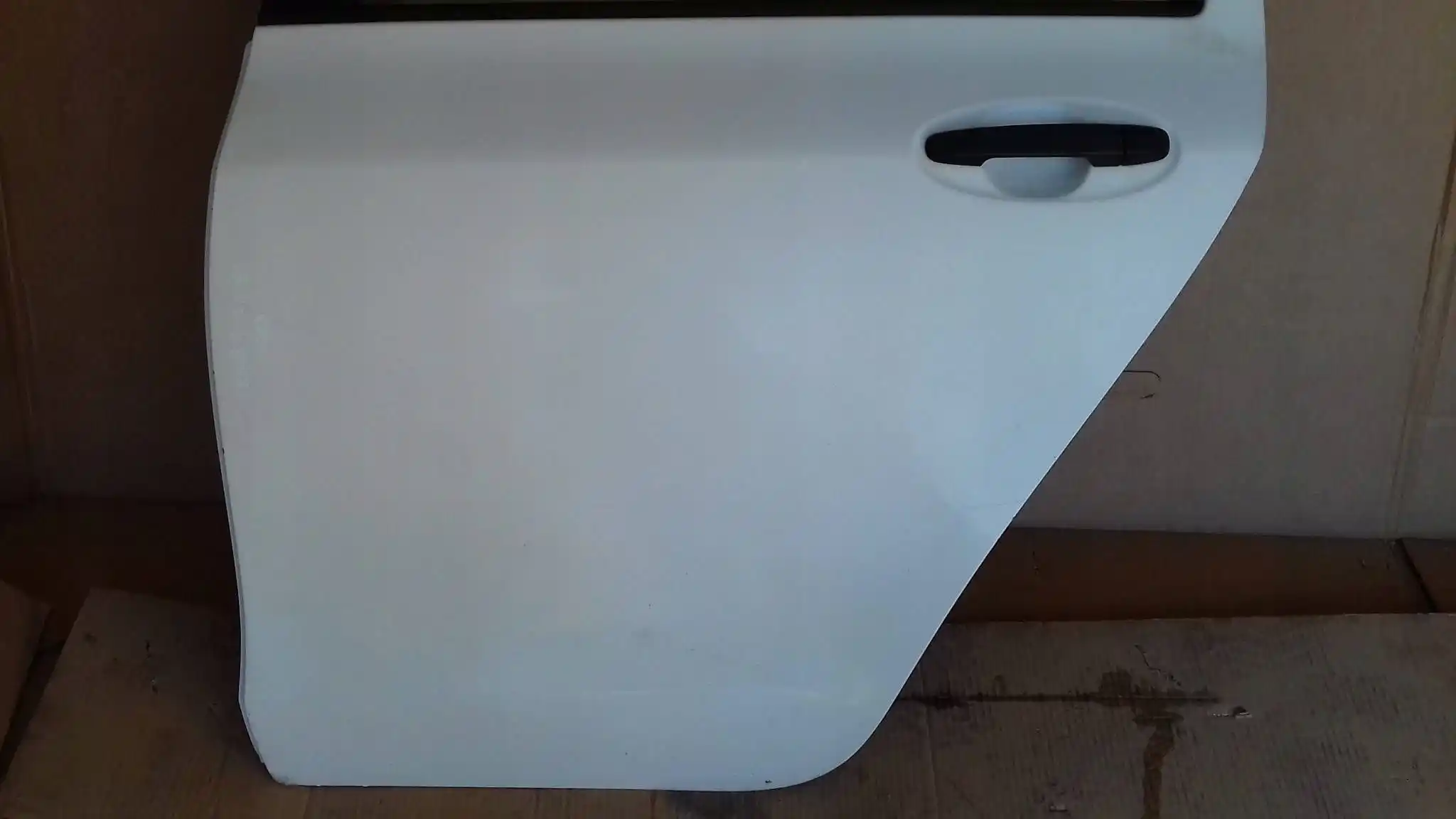 DRZWI LEWY TYŁ TYLNE TOYOTA YARIS II 05- 5D HB 068