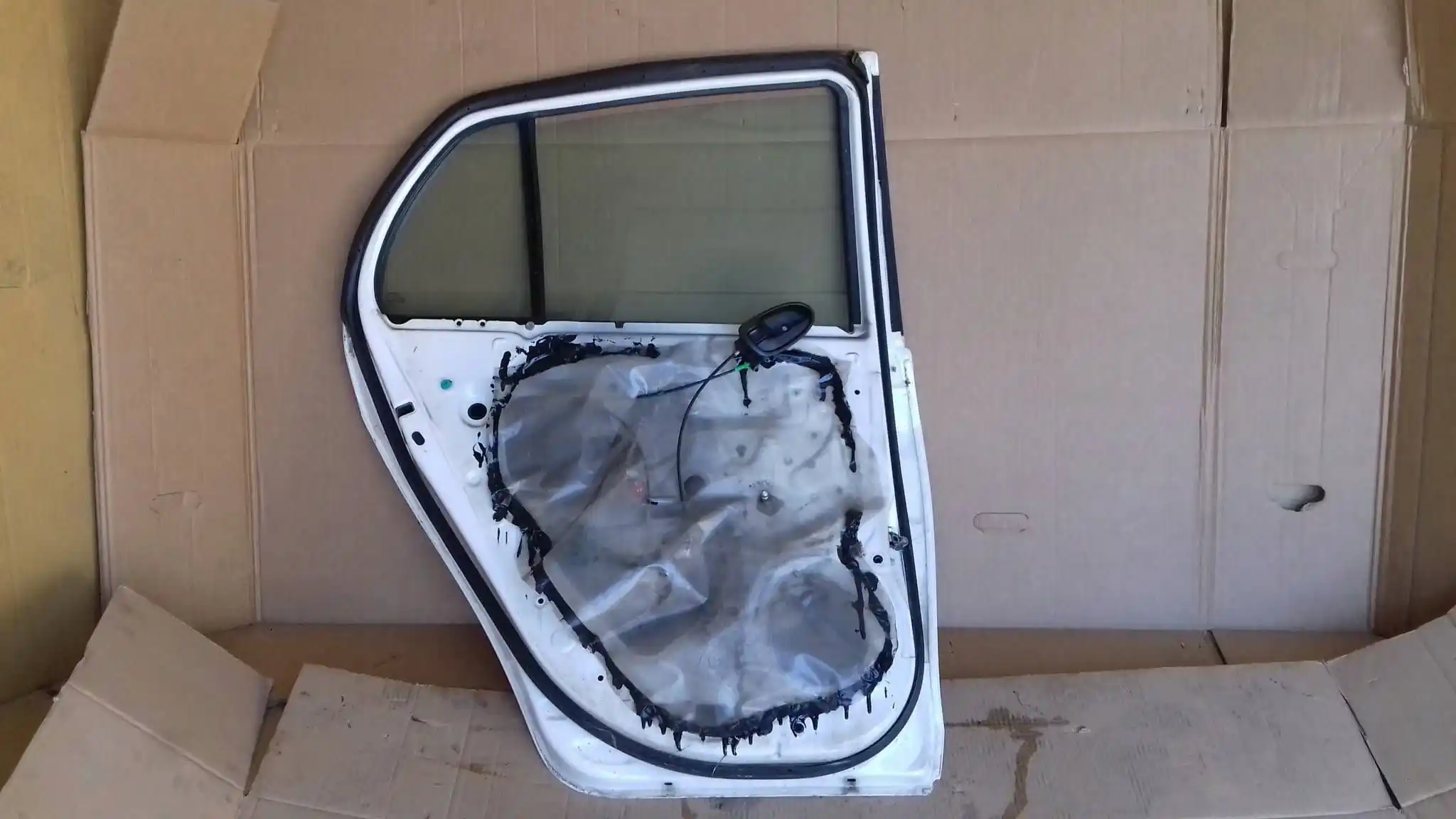 DRZWI LEWY TYŁ TYLNE TOYOTA YARIS II 05- 5D HB 068