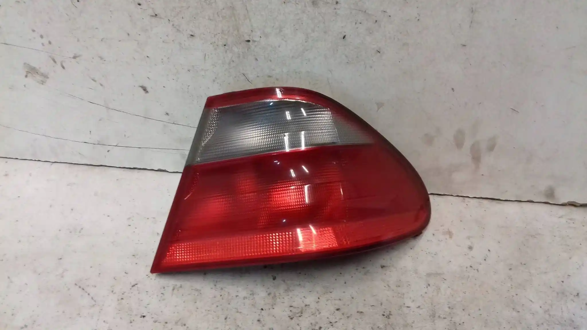 LAMPA PRAWY TYŁ TYLNA 2088200264 MERCEDES CLK W208 COUPE 97-
