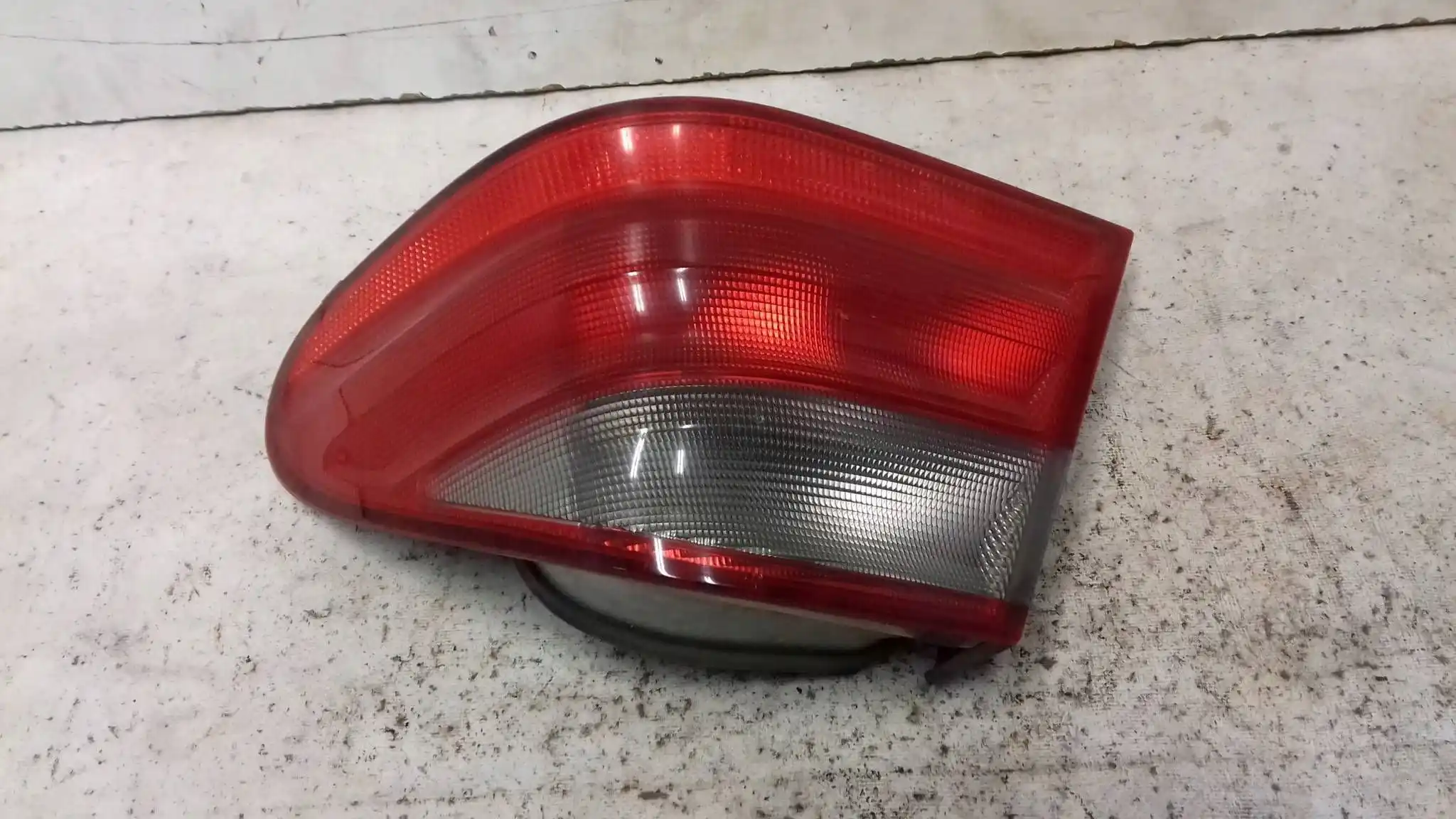 LAMPA PRAWY TYŁ TYLNA 2088200264 MERCEDES CLK W208 COUPE 97-