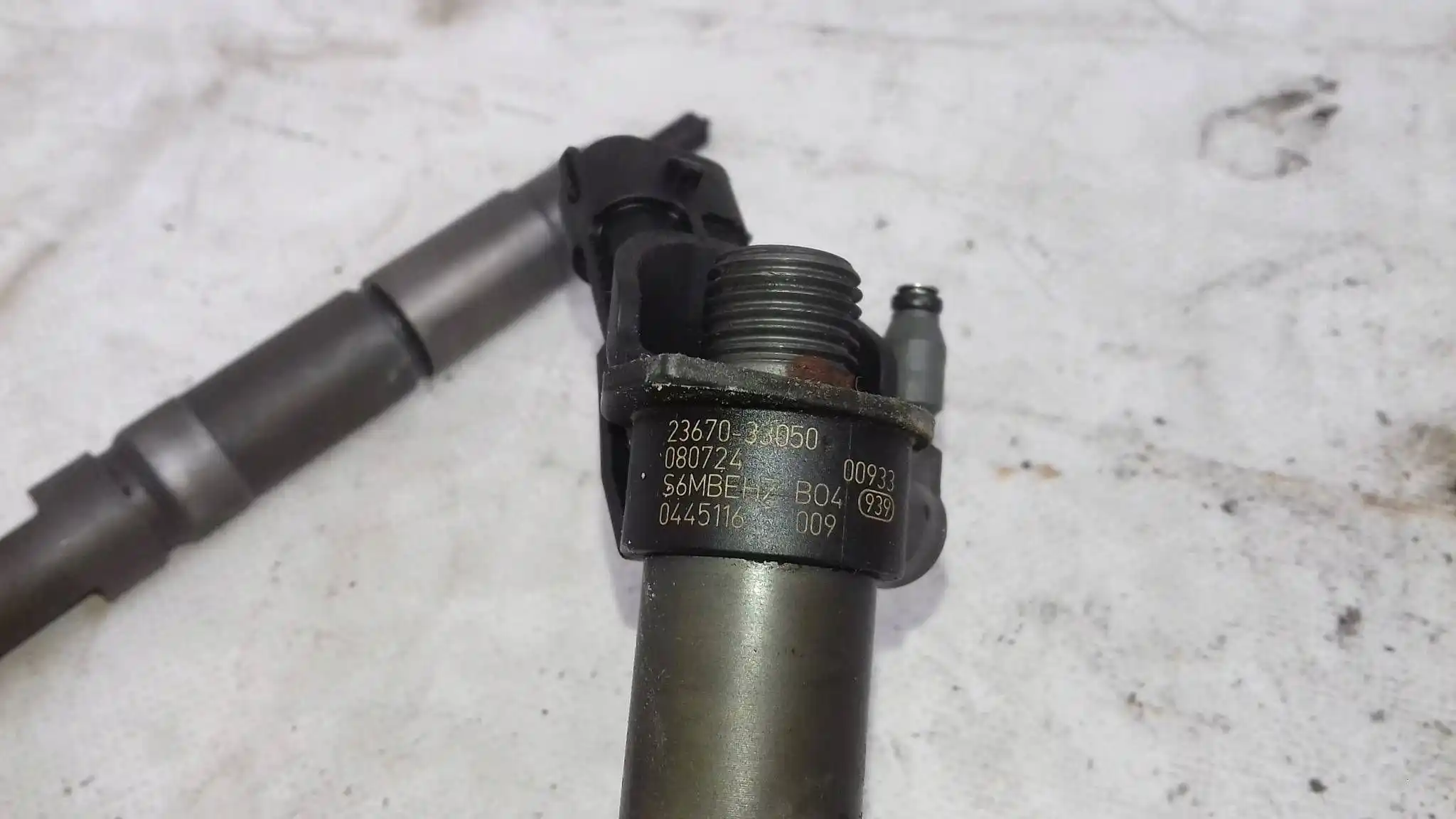 WTRYSKIWACZE 2367033050 0445116009 TOYOTA YARIS II 1.4 D4D 05-