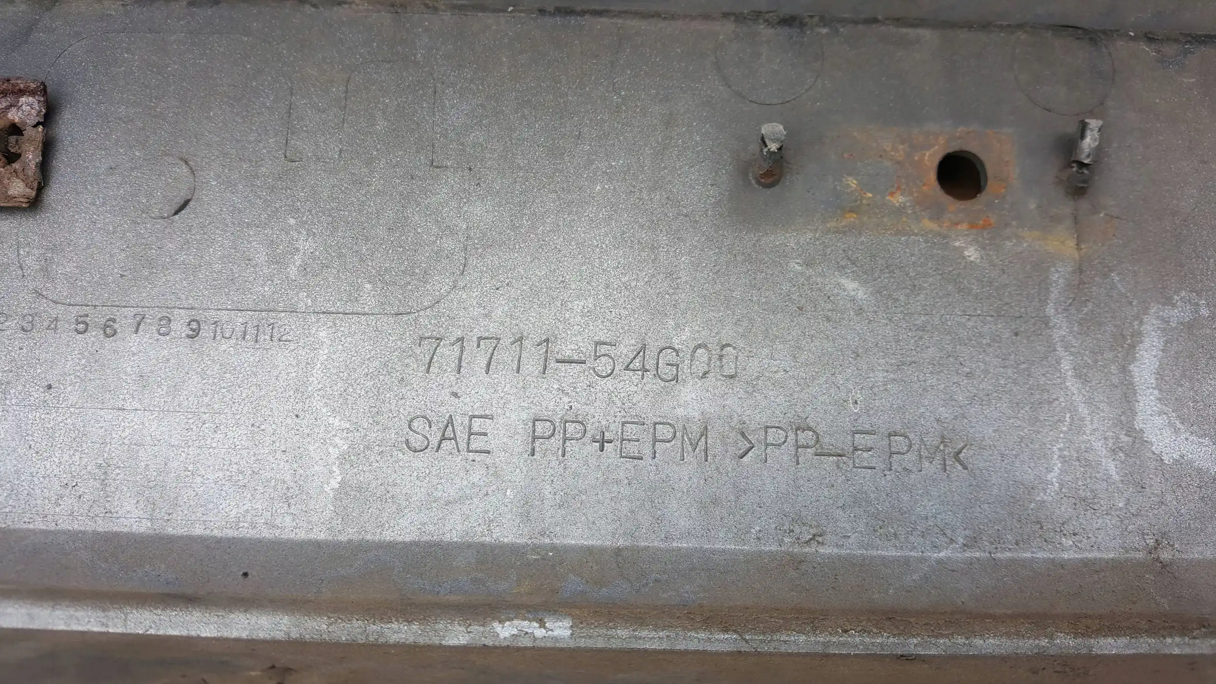 ZDERZAK PRZÓD PRZEDNI SUZUKI LIANA HB 01- ZE9
