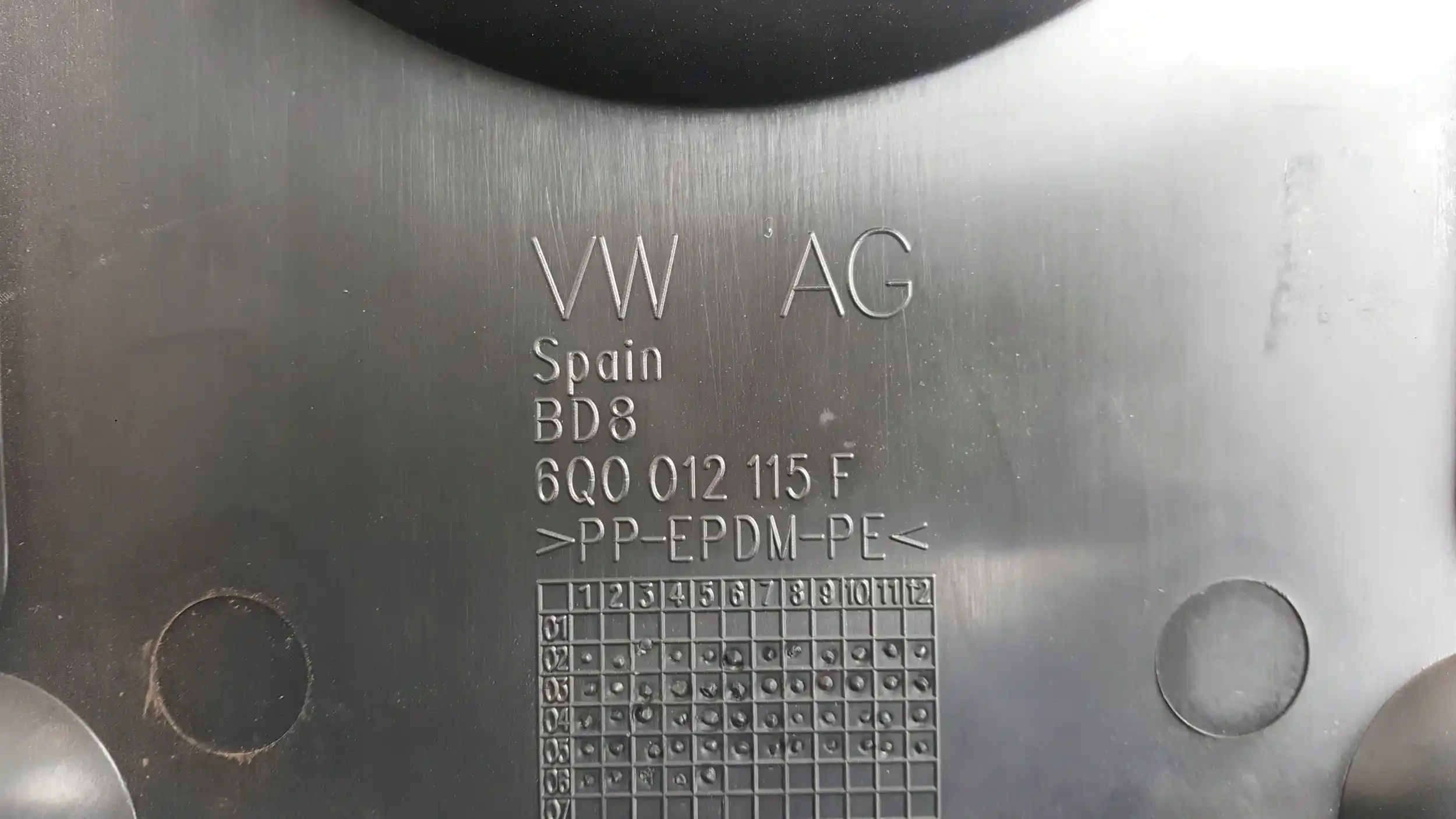 WKŁAD KOŁA ZAPASOWEGO 6Q0012115F ZESTAW NARZĘDZI LEWAREK SEAT VW 02-