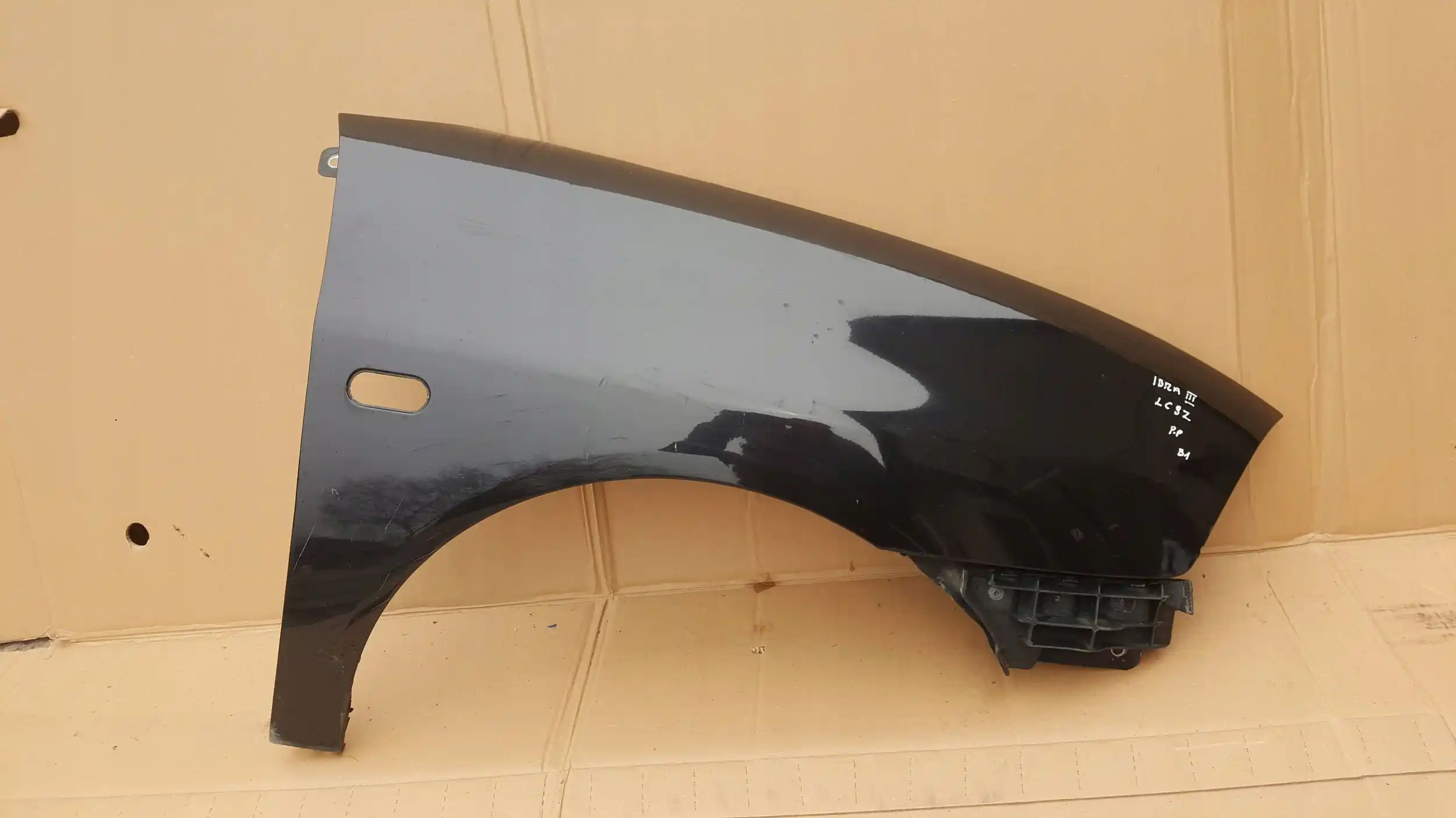 BŁOTNIK PRAWY PRZÓD PRZEDNI SEAT IBIZA III 6L1 CORDOBA II 6L2 02- LC9Z