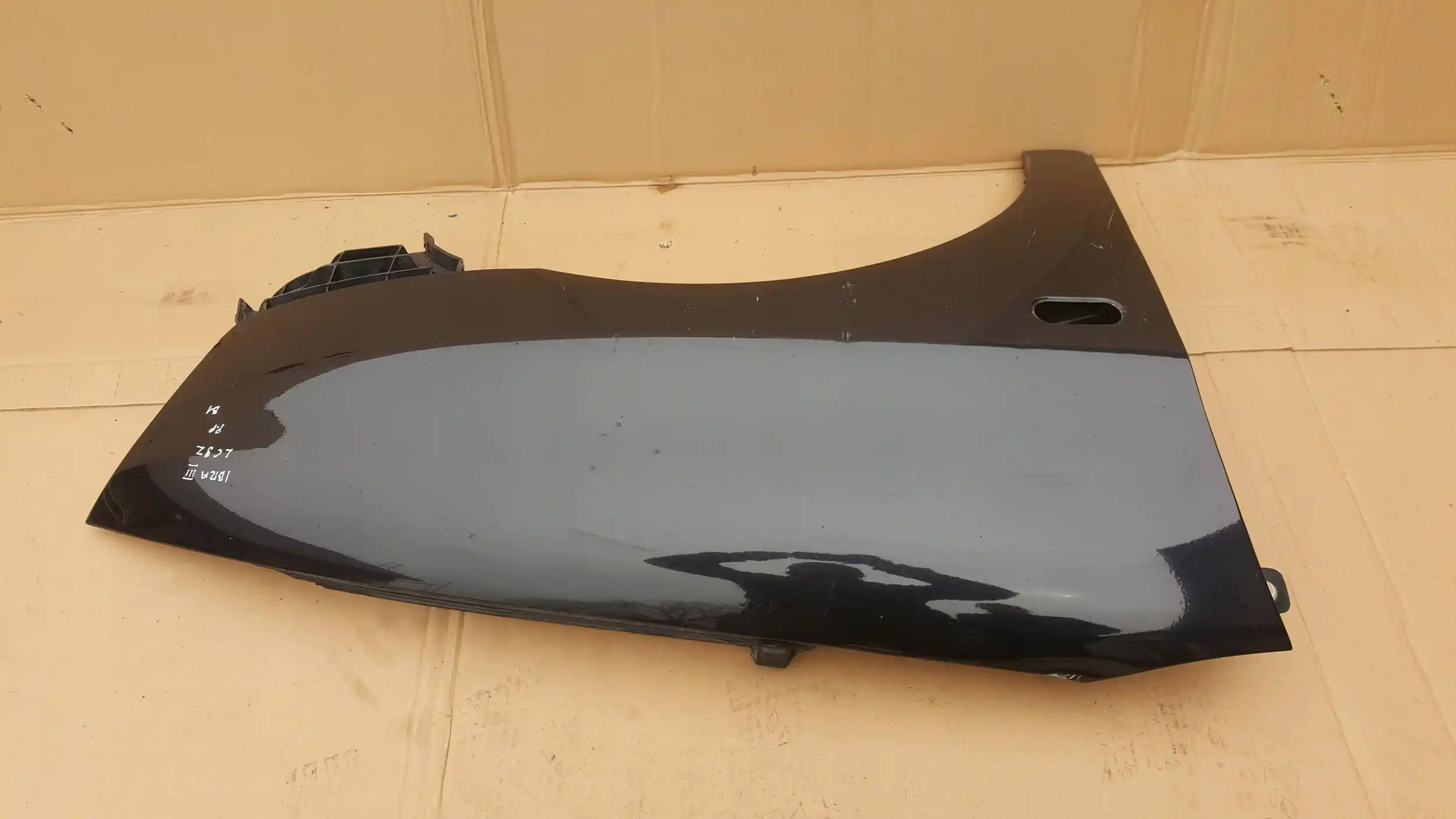 BŁOTNIK PRAWY PRZÓD PRZEDNI SEAT IBIZA III 6L1 CORDOBA II 6L2 02- LC9Z