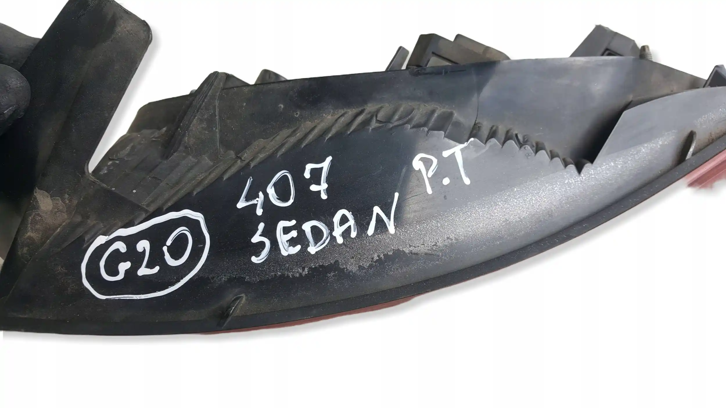LAMPA PRAWY TYŁ TYLNA PEUGEOT 407 SEDAN 04-08