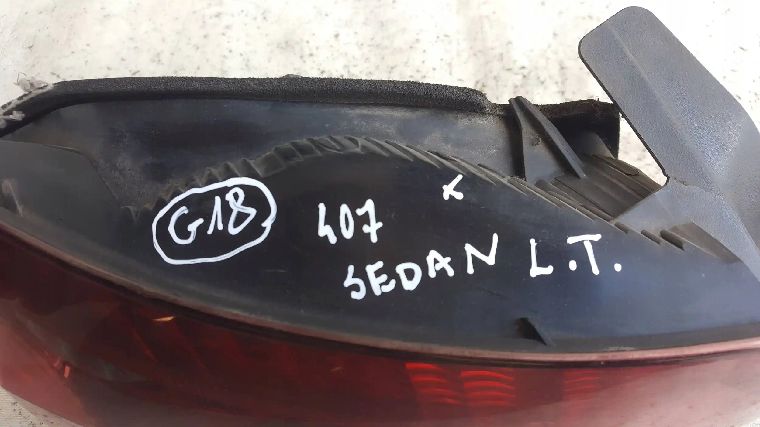 LAMPA LEWY TYŁ TYLNA PEUGEOT 407 SEDAN 04-08