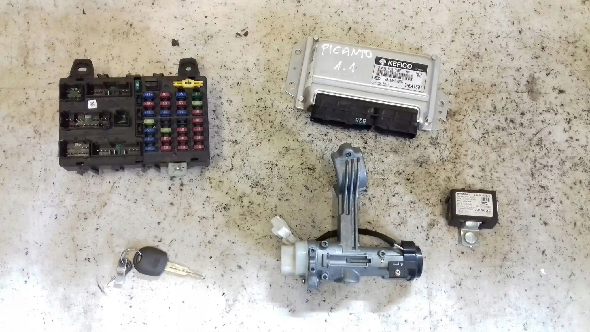 KOMPUTER 3911002025 9030930528F ZESTAW IMMO KIA PICANTO I 1.1 03-
