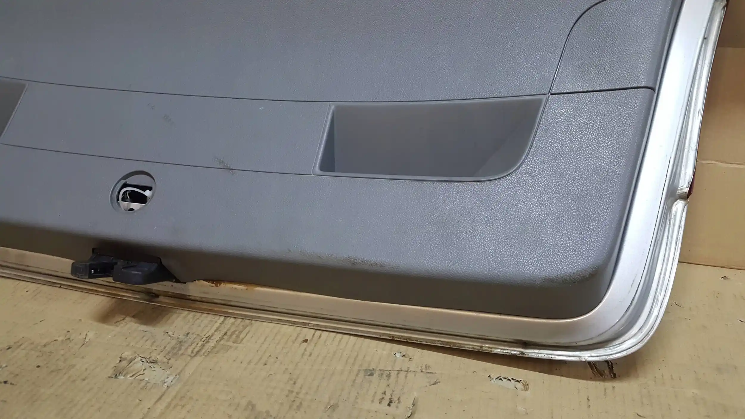 KLAPA BAGAŻNIKA TYŁ TYLNA VW GOLF V HB 03- LAK. LA7W
