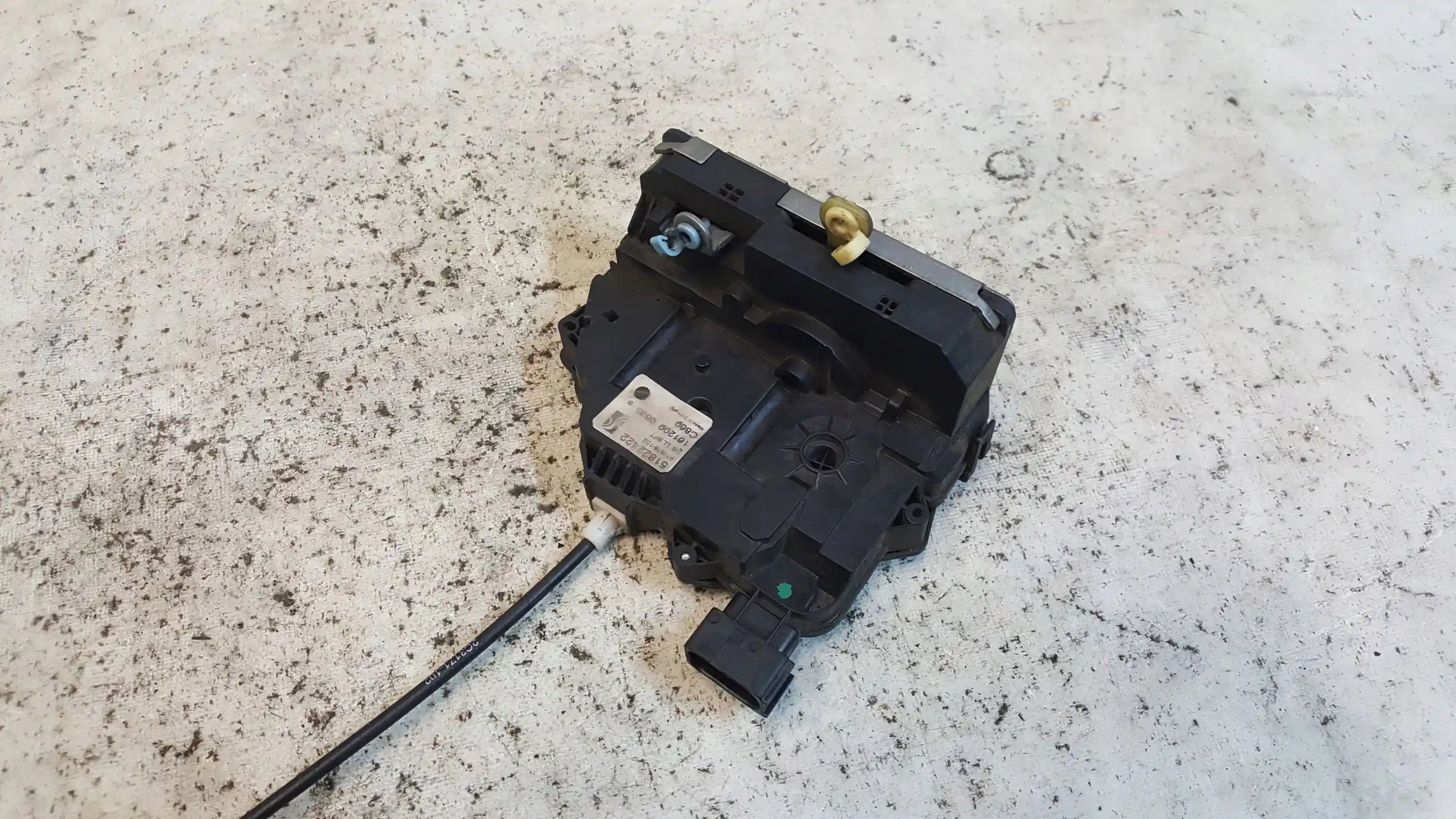 ZAMEK DRZWI PRAWY PRZÓD 51822422 FIAT GRANDE PUNTO 5D 05-