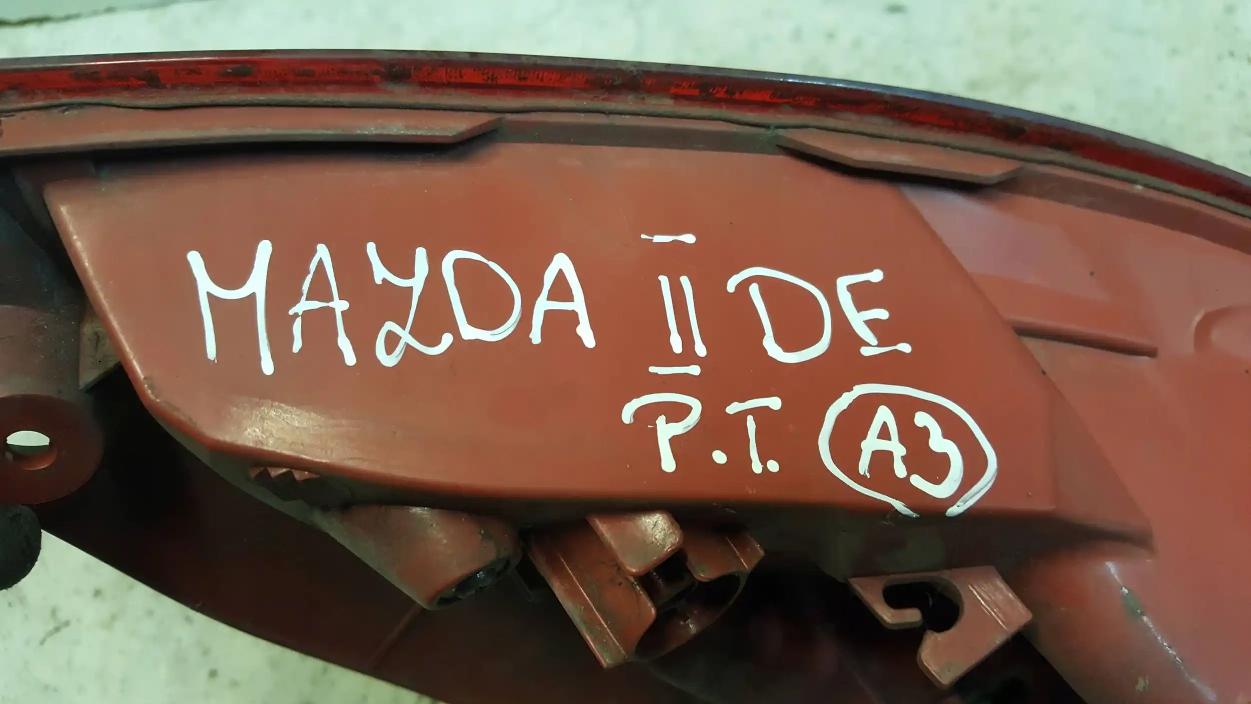 LAMPA PRAWY TYŁ TYLNA MAZDA 2 DE HB 07-10
