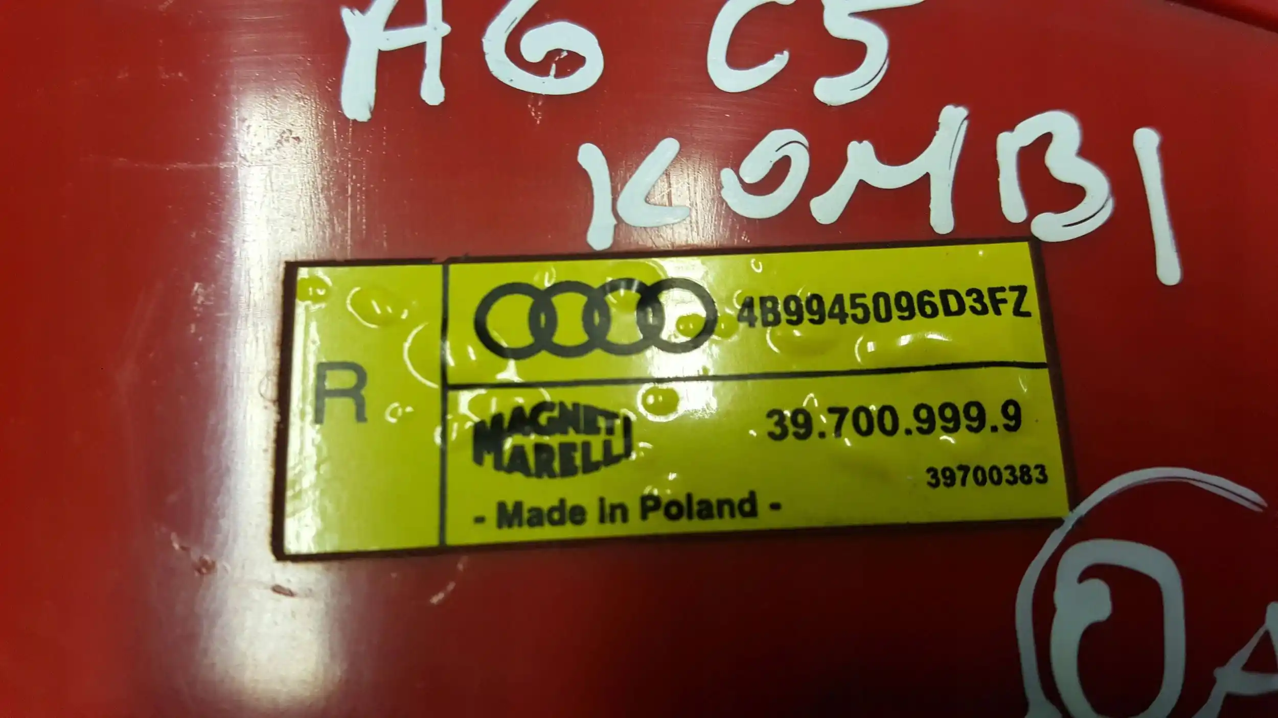 LAMPA PRAWY TYŁ TYLNA 4B9945096D AUDI A6 C5 KOMBI 97-01