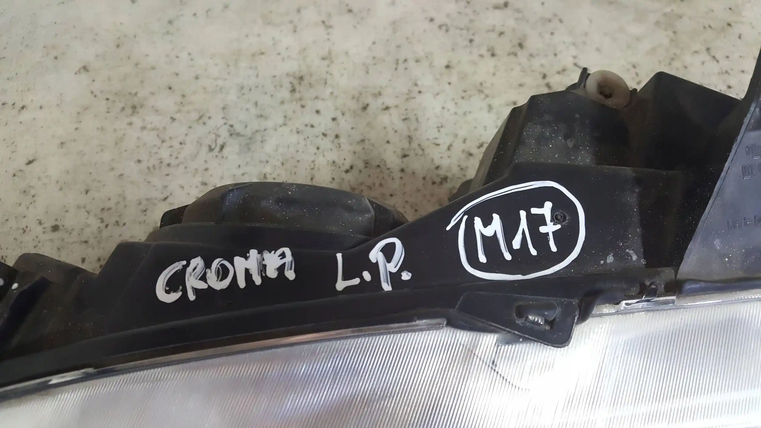 LAMPA LEWY PRZÓD PRZEDNIA 51733561 FIAT CROMA 2 II 05-07