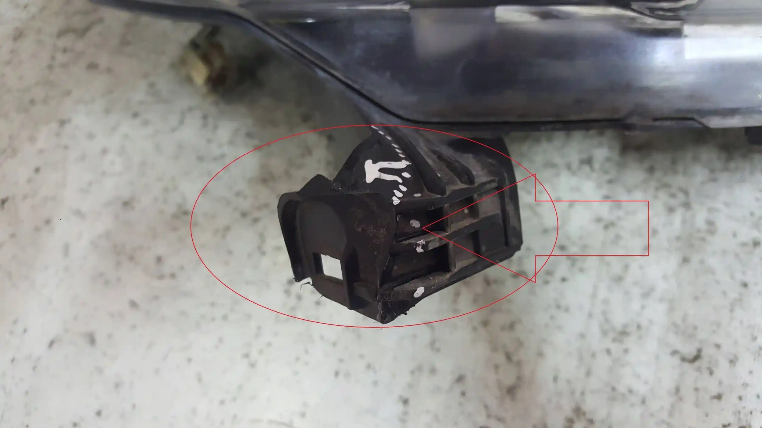 LAMPA PRAWY PRZÓD PRZEDNIA 811100H030 PEUGEOT 107 05-