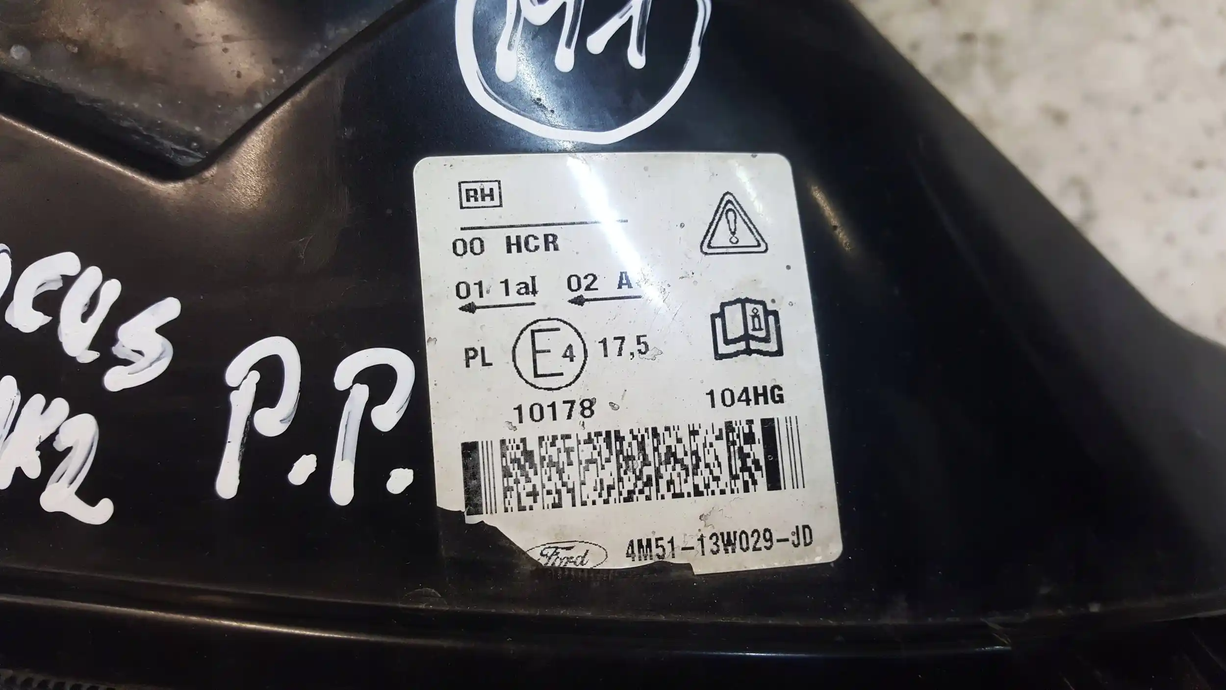 LAMPA PRAWY PRZÓD PRZEDNIA 4M5113W029JD FORD FOCUS MK2 II 04-07