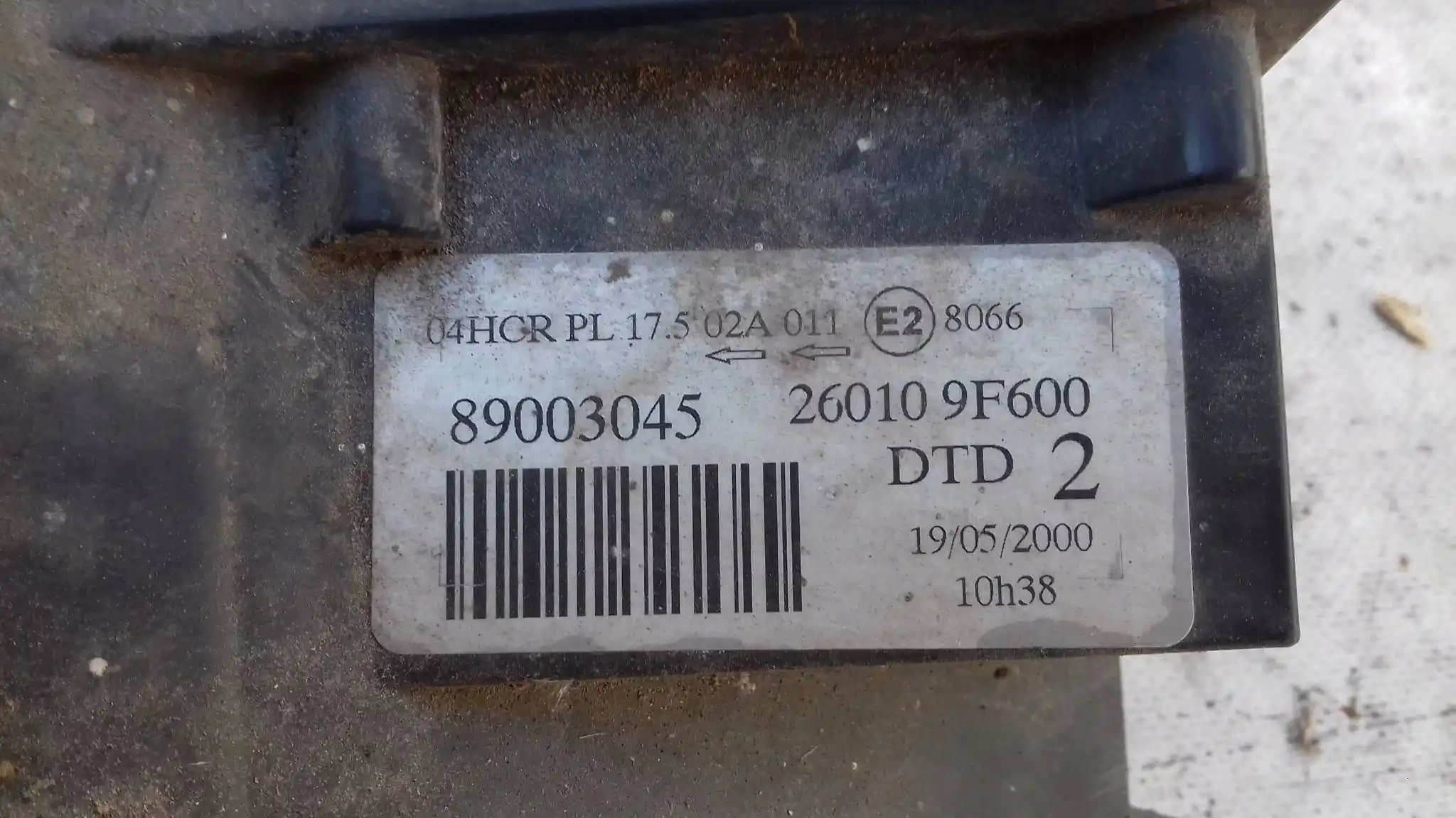 LAMPA PRAWY PRZÓD PRZEDNIA 260109F600 NISSAN PRIMERA P11 LIFT