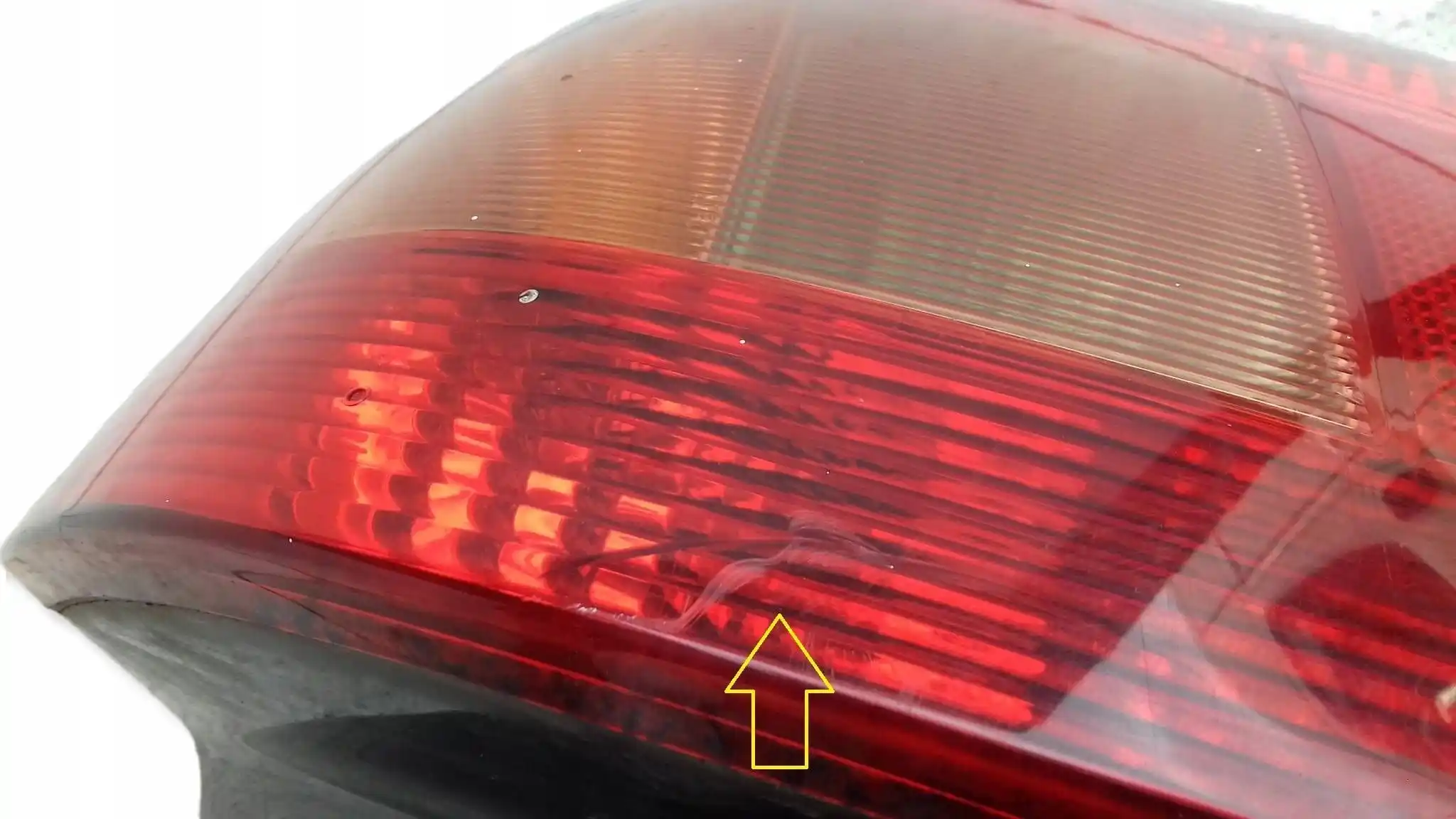 LAMPA PRAWY TYŁ TYLNA TOYOTA COROLLA E12 HB 01-04
