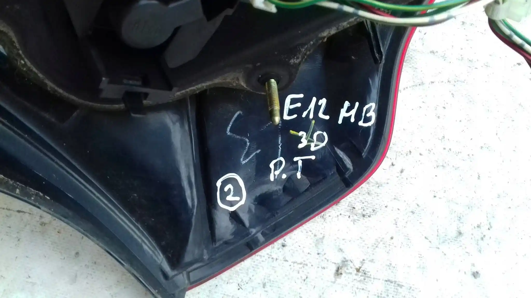 LAMPA PRAWY TYŁ TYLNA TOYOTA COROLLA E12 HB 01-04
