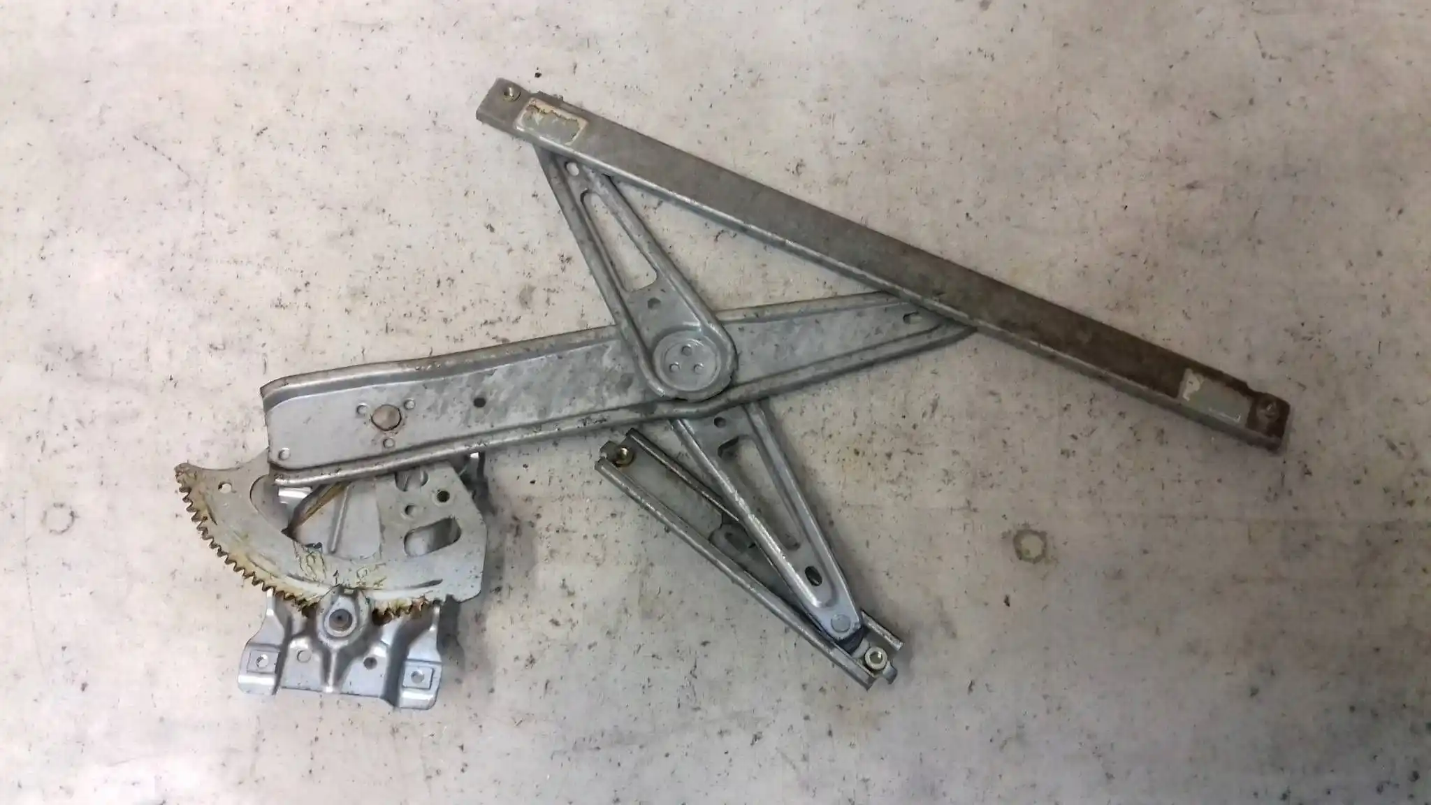 MECHANIZM SZYBY MANUALNY LEWY PRZÓD PRZEDNI TOYOTA COROLLA E12 3D 01-07