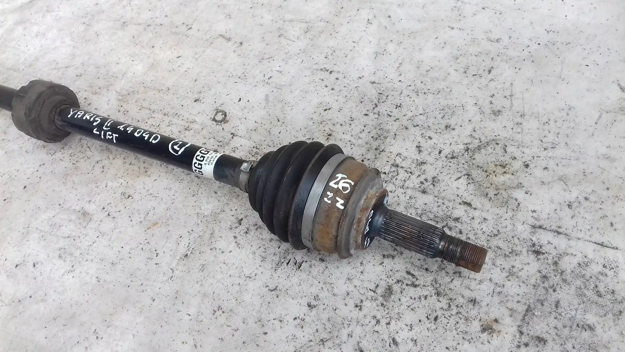 PÓŁOŚ PRAWA DŁUGA 434100D180D TOYOTA YARIS II 1.4 D4D 05-