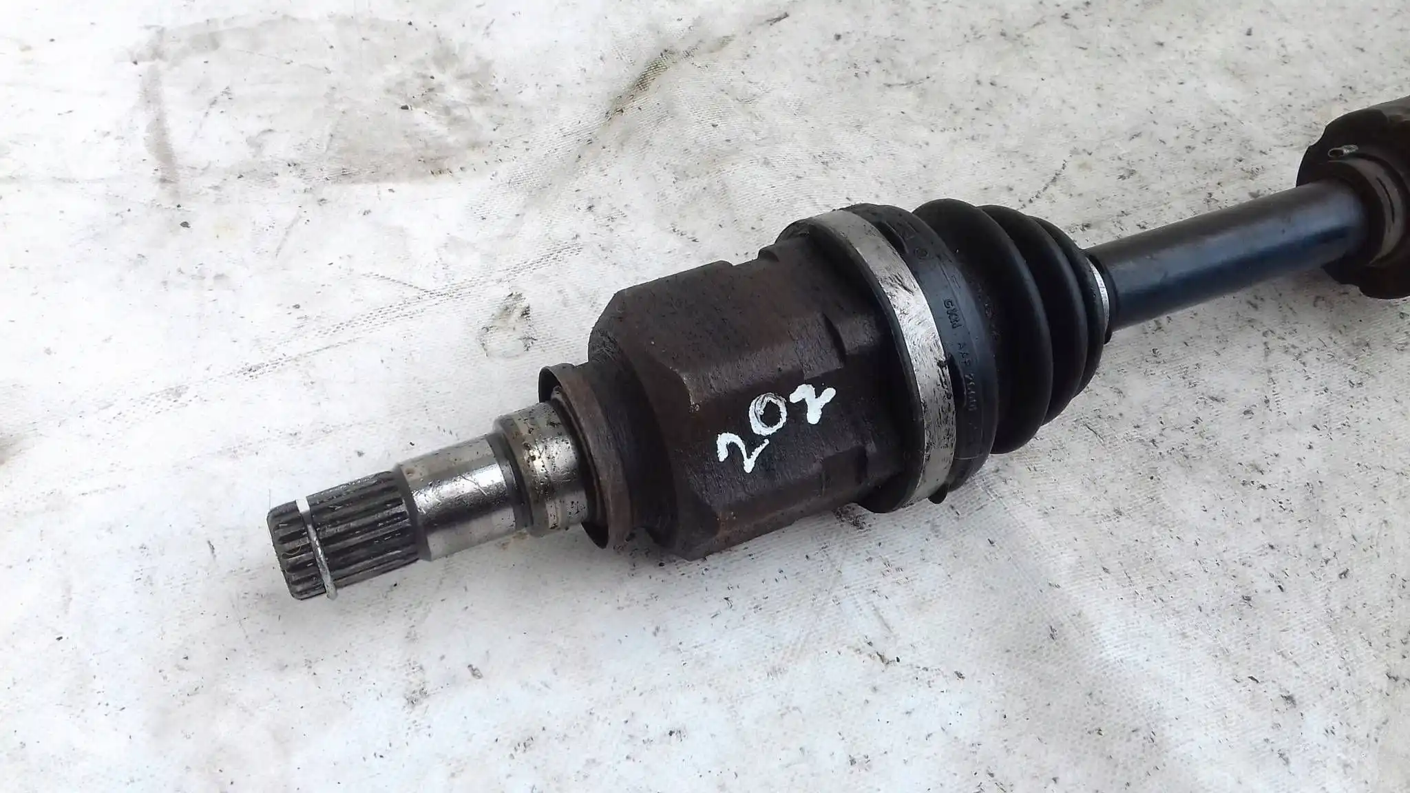 PÓŁOŚ PRAWA DŁUGA 434100D180D TOYOTA YARIS II 1.4 D4D 05-