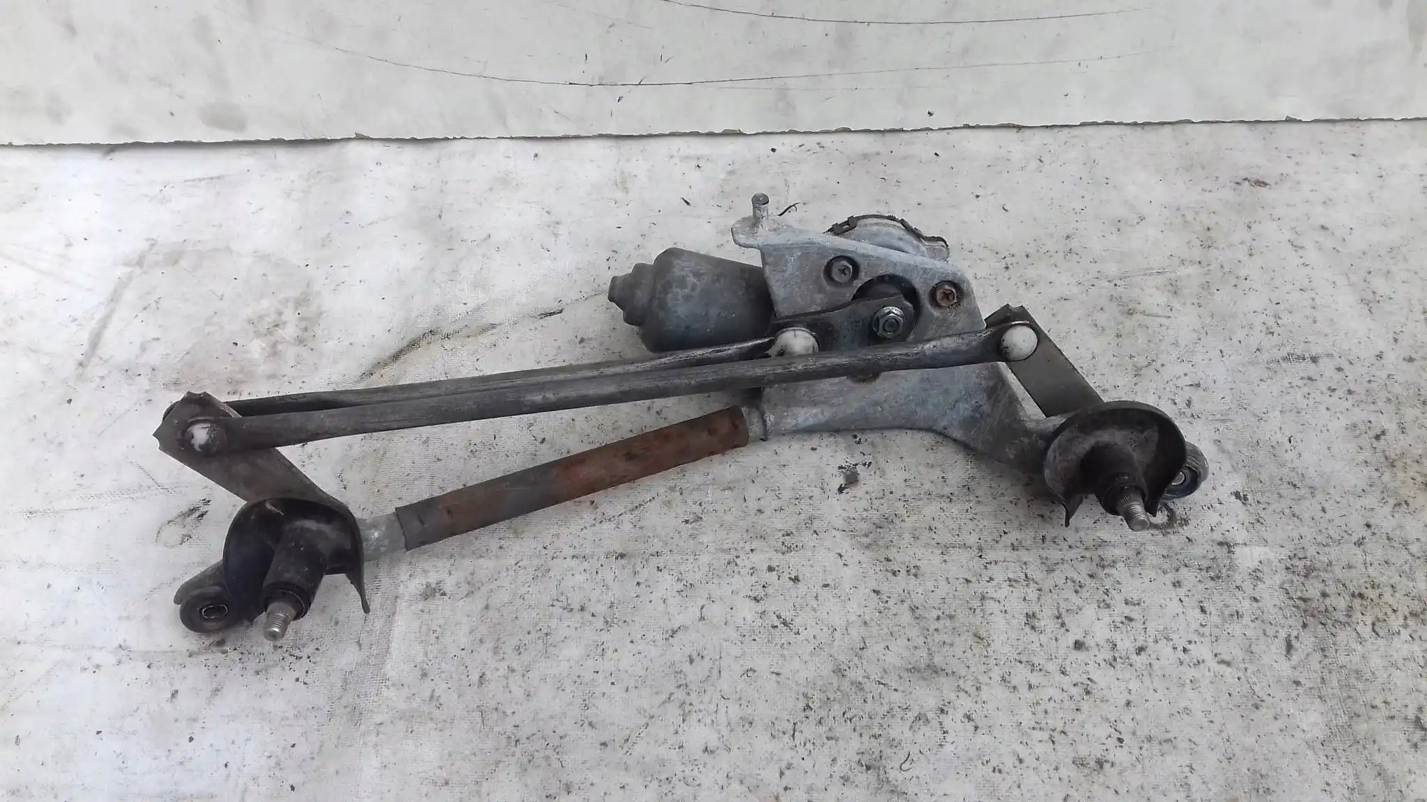MECHANIZM SILNICZEK WYCIERACZEK PRZÓD 851100D080 TOYOTA YARIS II 05-