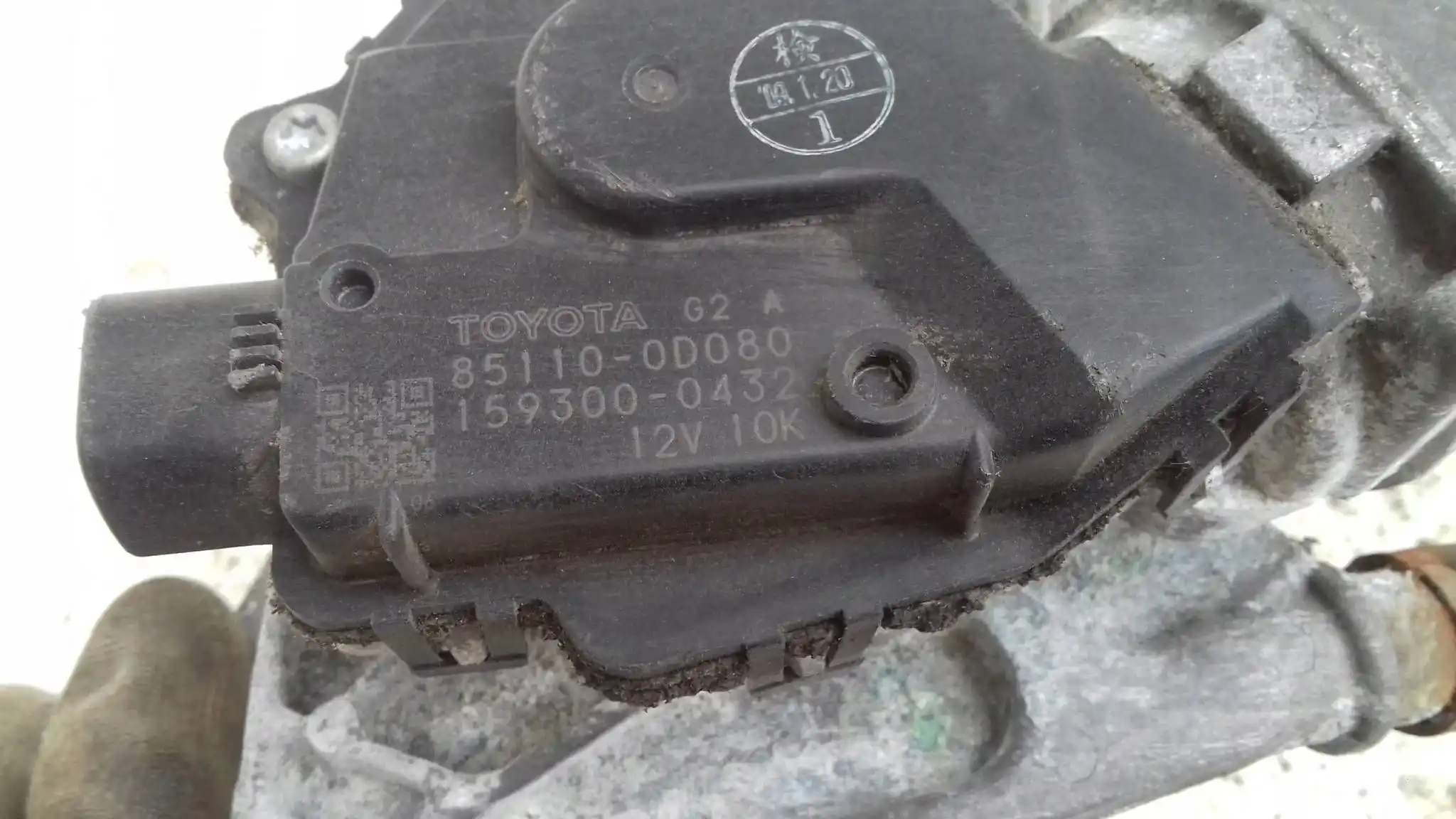 MECHANIZM SILNICZEK WYCIERACZEK PRZÓD 851100D080 TOYOTA YARIS II 05-