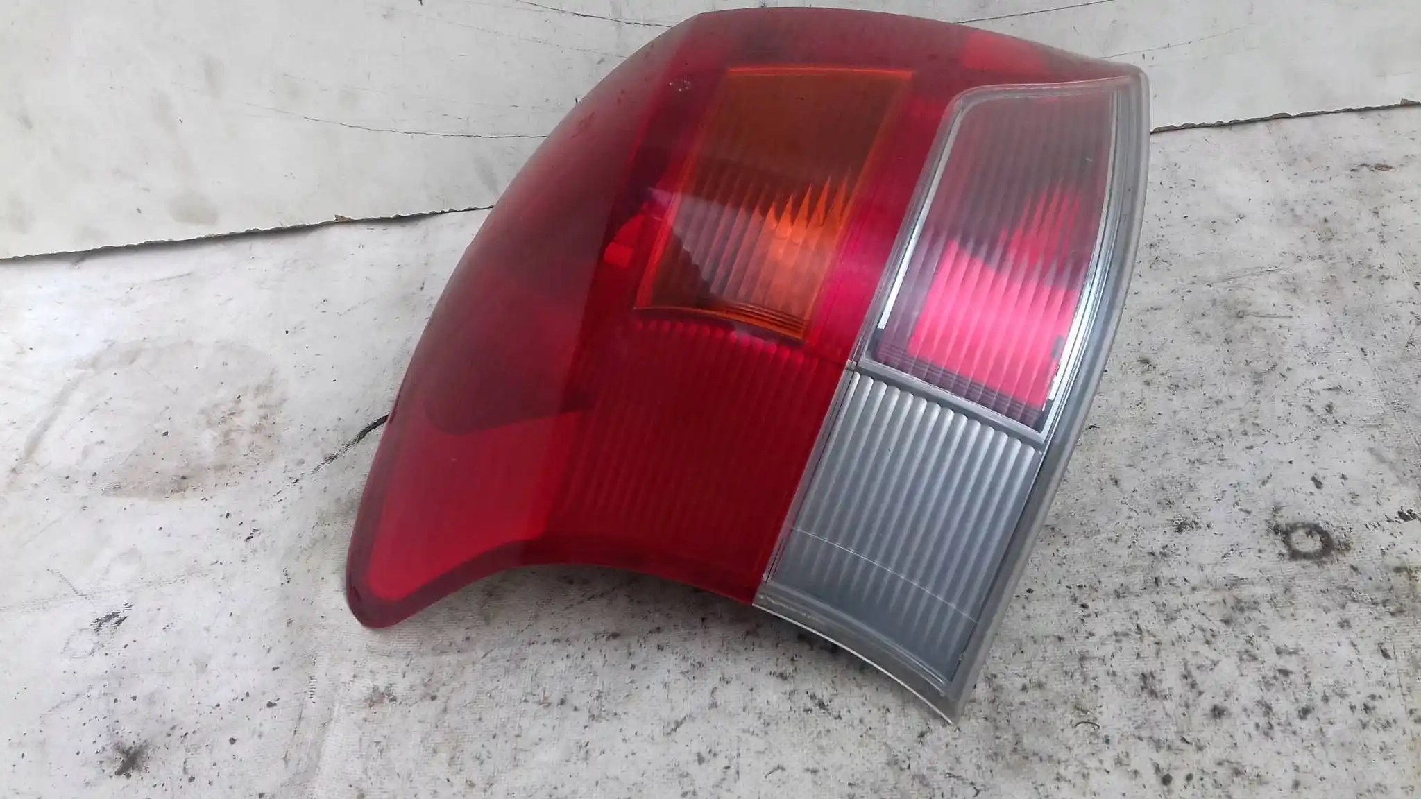LAMPA LEWY TYŁ TYLNA LED TOYOTA YARIS II LIFT HB 09-11