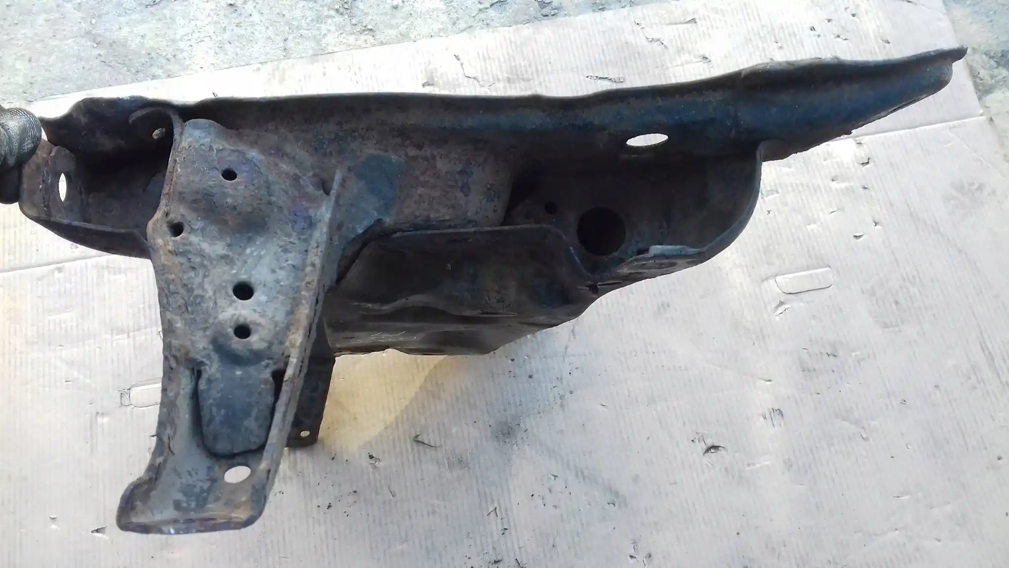 SANKI KOŁYSKA WÓZEK TRAWERS BELKA PRZÓD TOYOTA YARIS II 05-