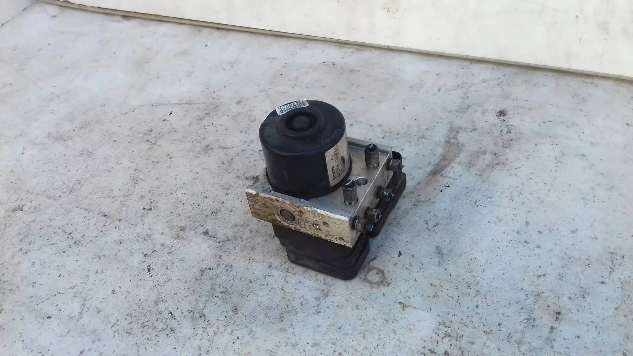 POMPA ABS 445100D031 TOYOTA YARIS II 05-