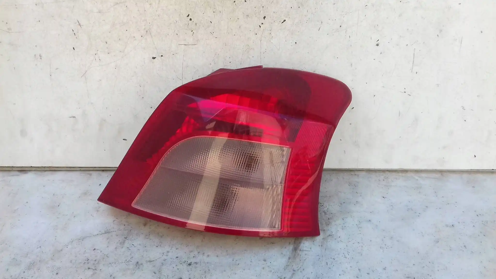 LAMPA PRAWY TYŁ TYLNA DEPO TOYOTA YARIS II HB 05-09