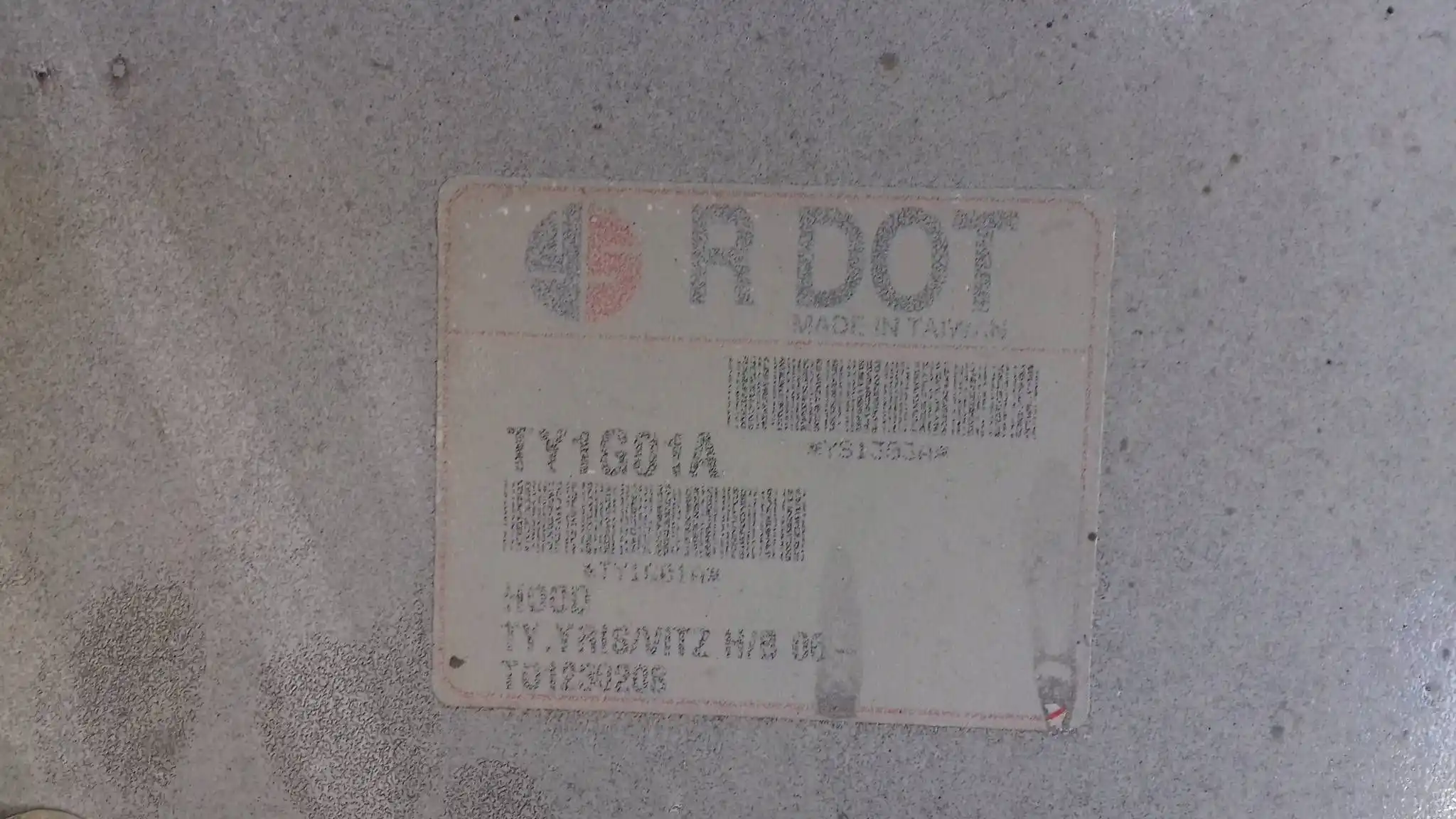 MASKA POKRYWA PRZÓD PRZEDNIA TOYOTA YARIS II 05- 068