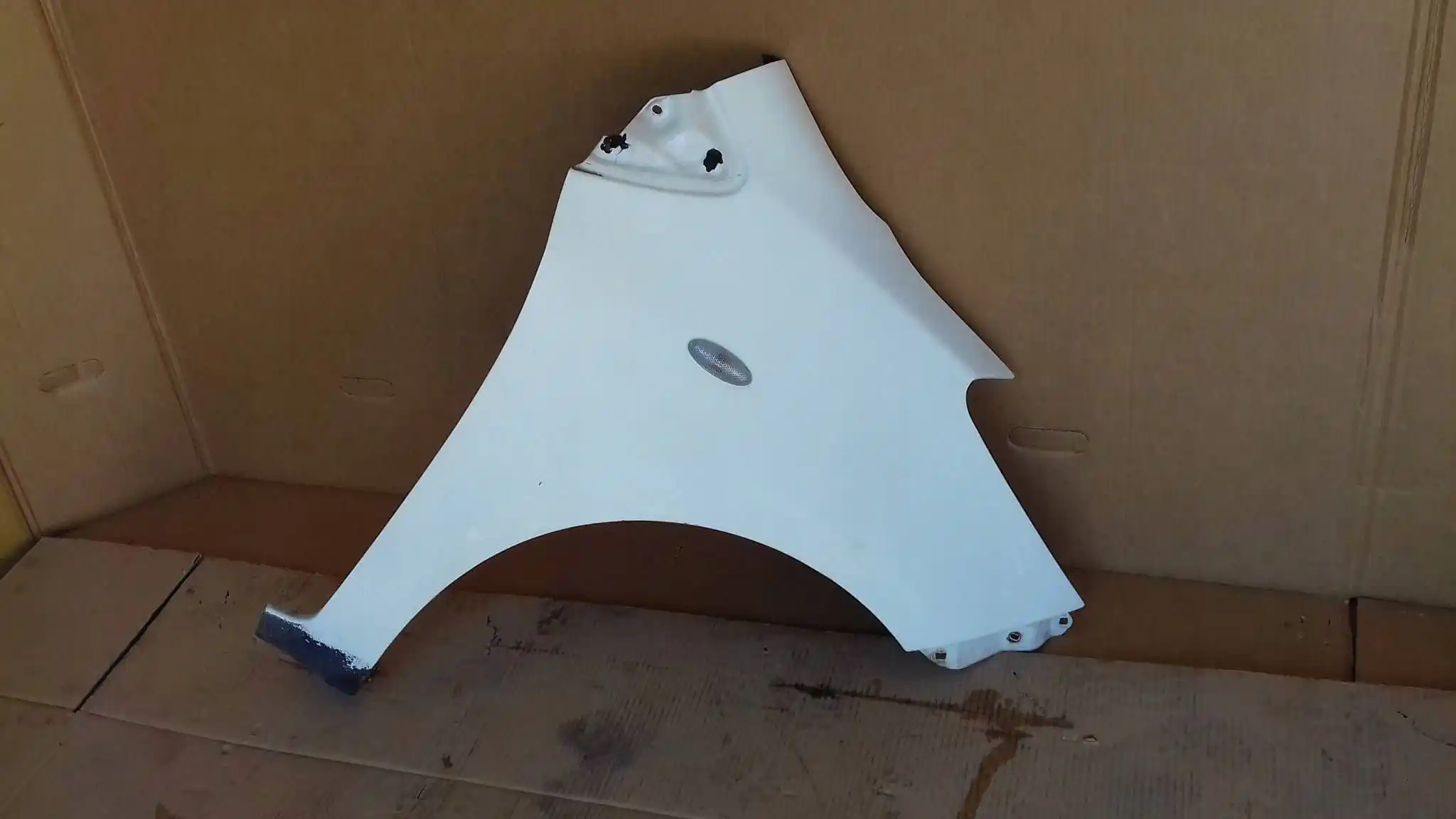 BŁOTNIK PRAWY PRZÓD PRZEDNI TOYOTA YARIS II 05- 068