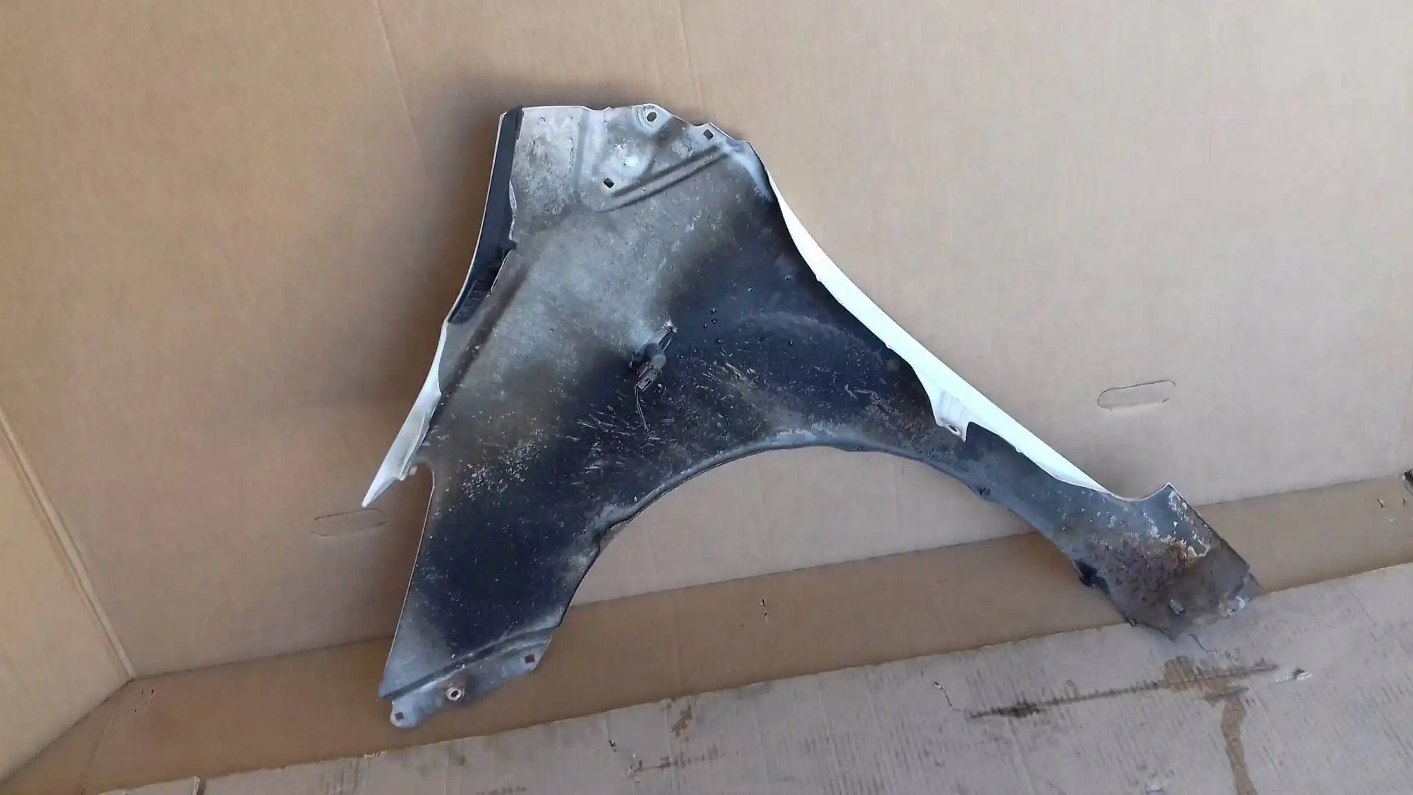 BŁOTNIK PRAWY PRZÓD PRZEDNI TOYOTA YARIS II 05- 068