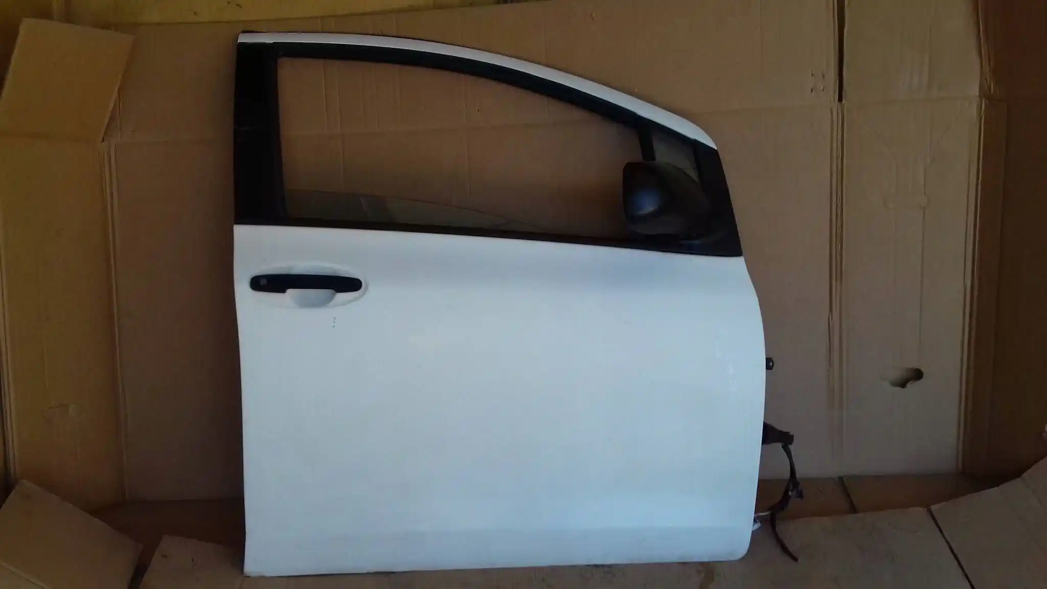 DRZWI PRAWY PRZÓD PRZEDNIE TOYOTA YARIS II 5D HB 05- 068