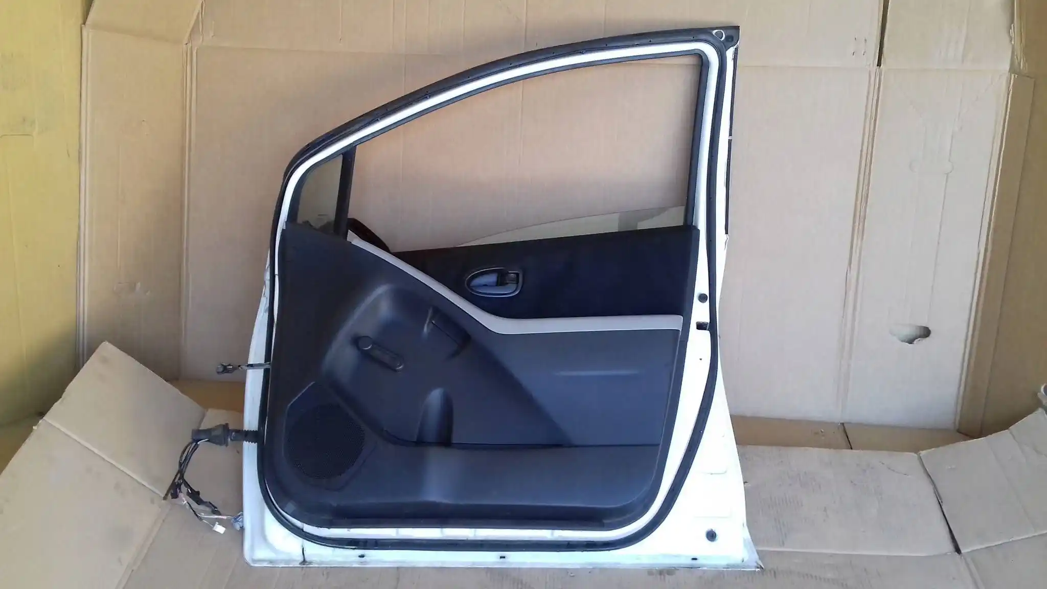 DRZWI PRAWY PRZÓD PRZEDNIE TOYOTA YARIS II 5D HB 05- 068