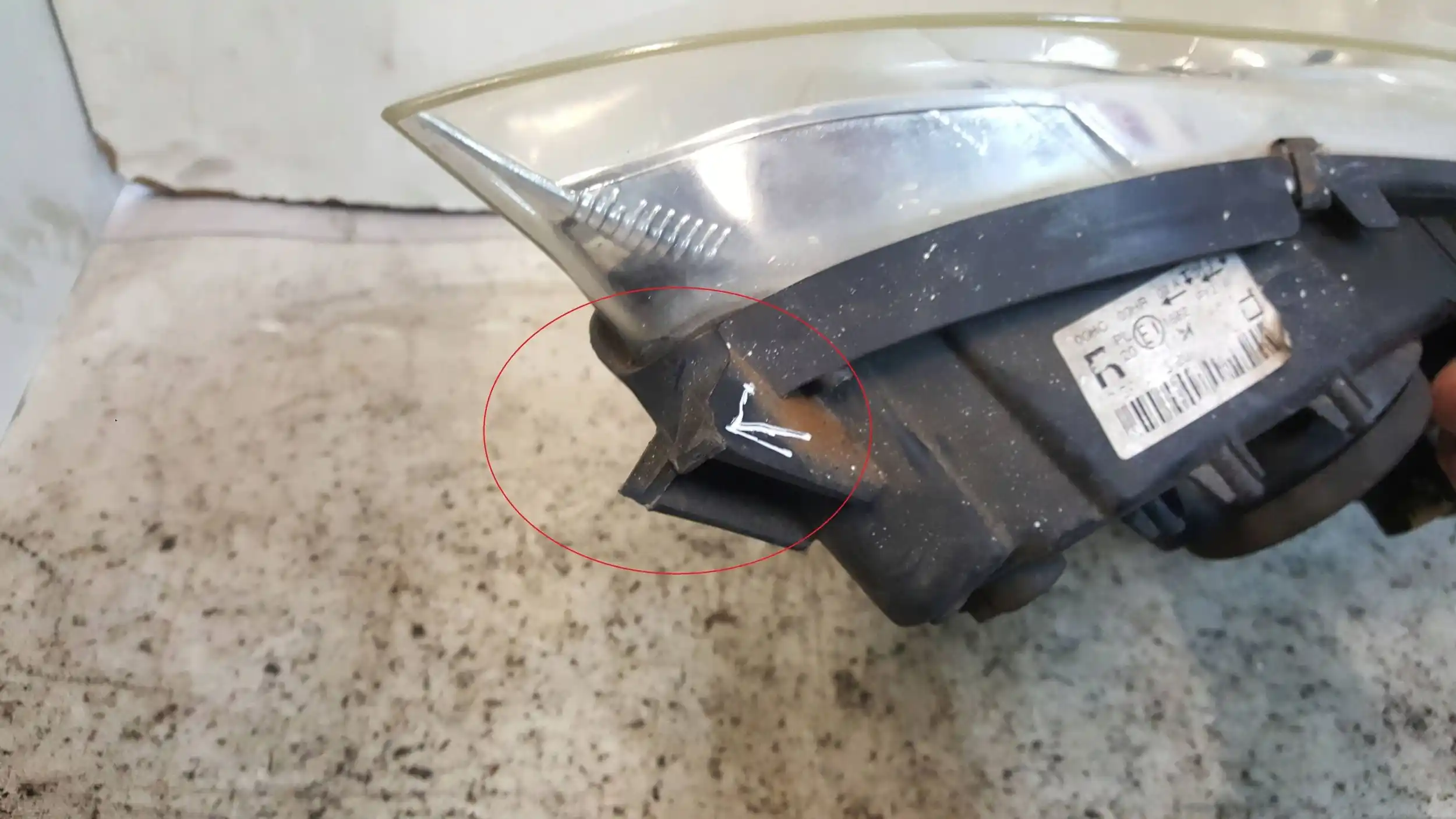 LAMPA PRAWY PRZÓD PRZEDNIA 0301213202 PEUGEOT 407 04-11