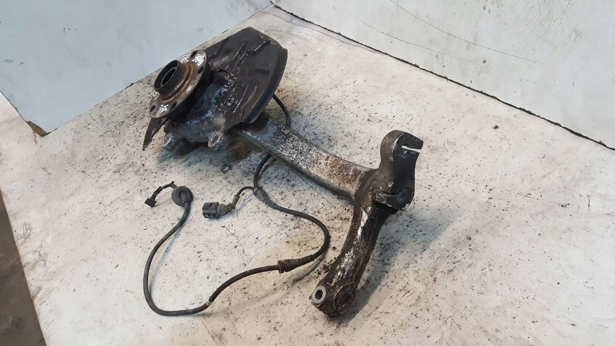 ZWROTNICA LEWY PRZÓD PRZEDNIA 38Z AUDI A4 B6 2.0 20V 00-