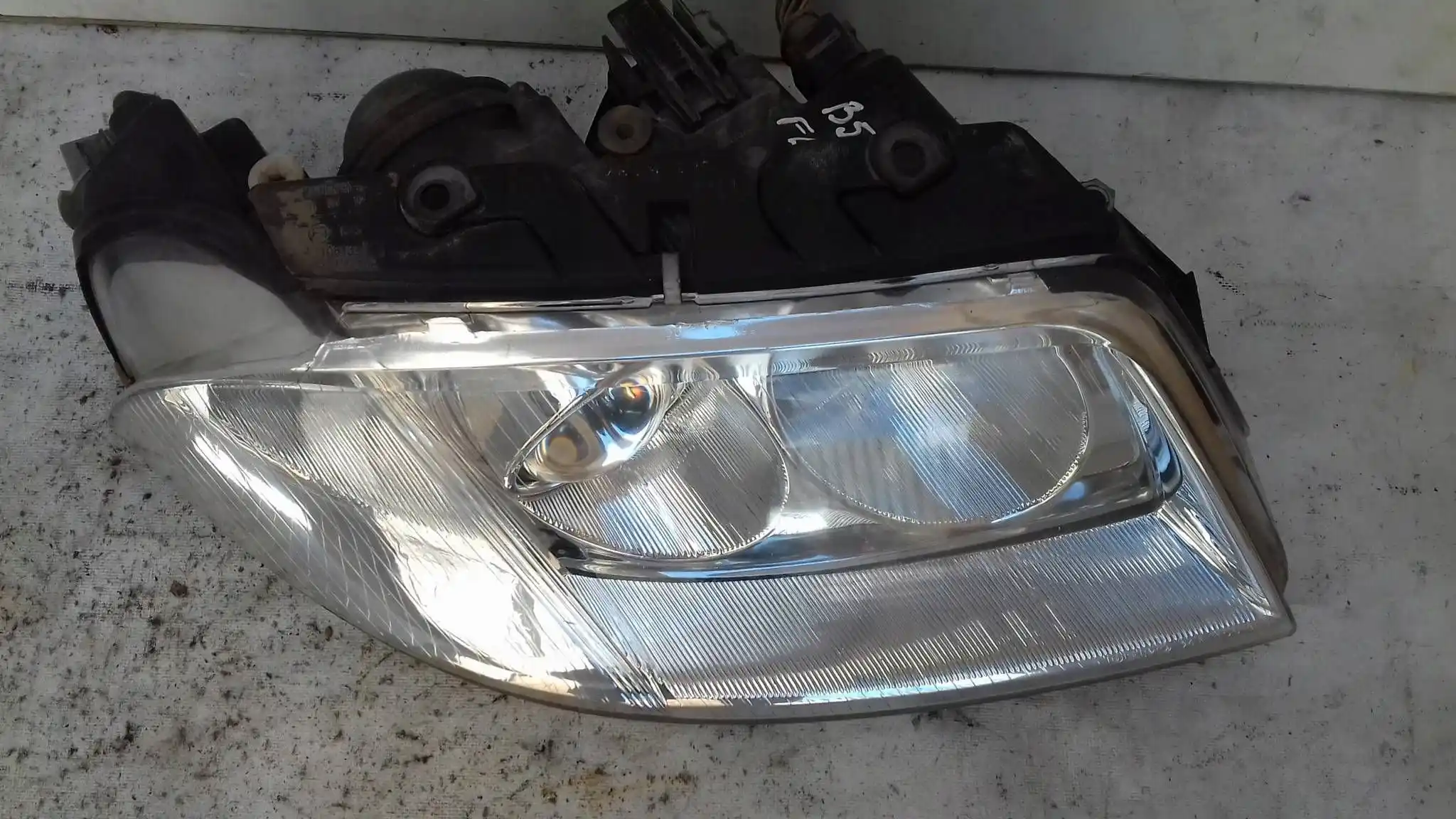 LAMPA PRAWY PRZÓD PRZEDNIA VW PASSAT B5 LIFT 00--05