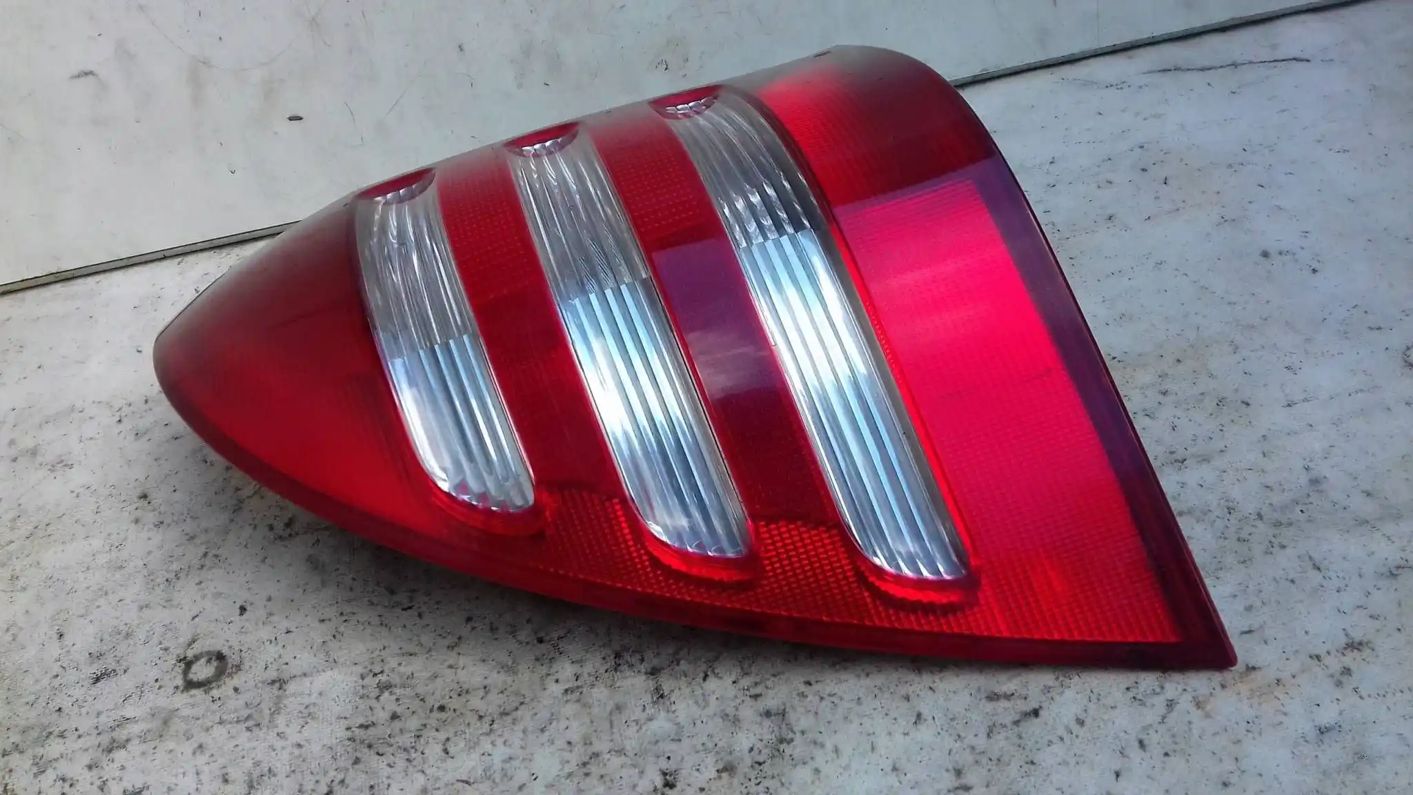 LAMPA LEWY TYŁ TYLNA MERCEDES C KLASA W203 KOMBI 00-