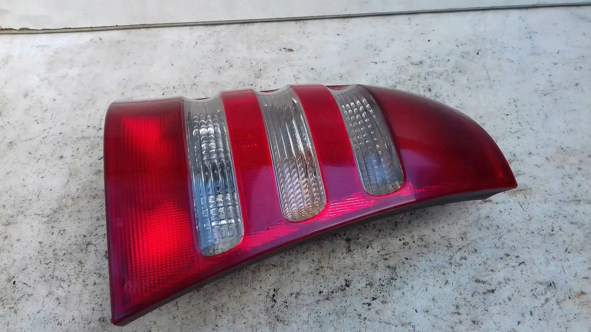 LAMPA LEWY TYŁ TYLNA MERCEDES C KLASA W203 KOMBI 00-