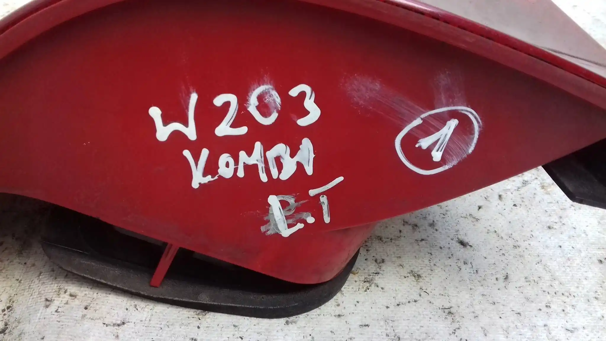 LAMPA LEWY TYŁ TYLNA MERCEDES C KLASA W203 KOMBI 00-