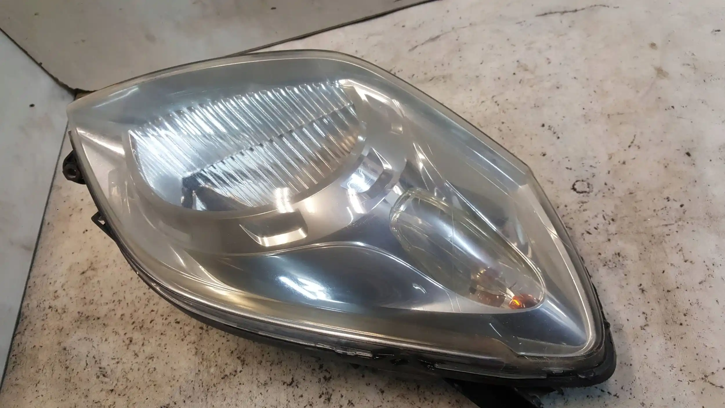 LAMPA PRAWY PRZÓD PRZEDNIA 455600999 PEUGEOT BIPPER FIORINO III QUBO 07-17