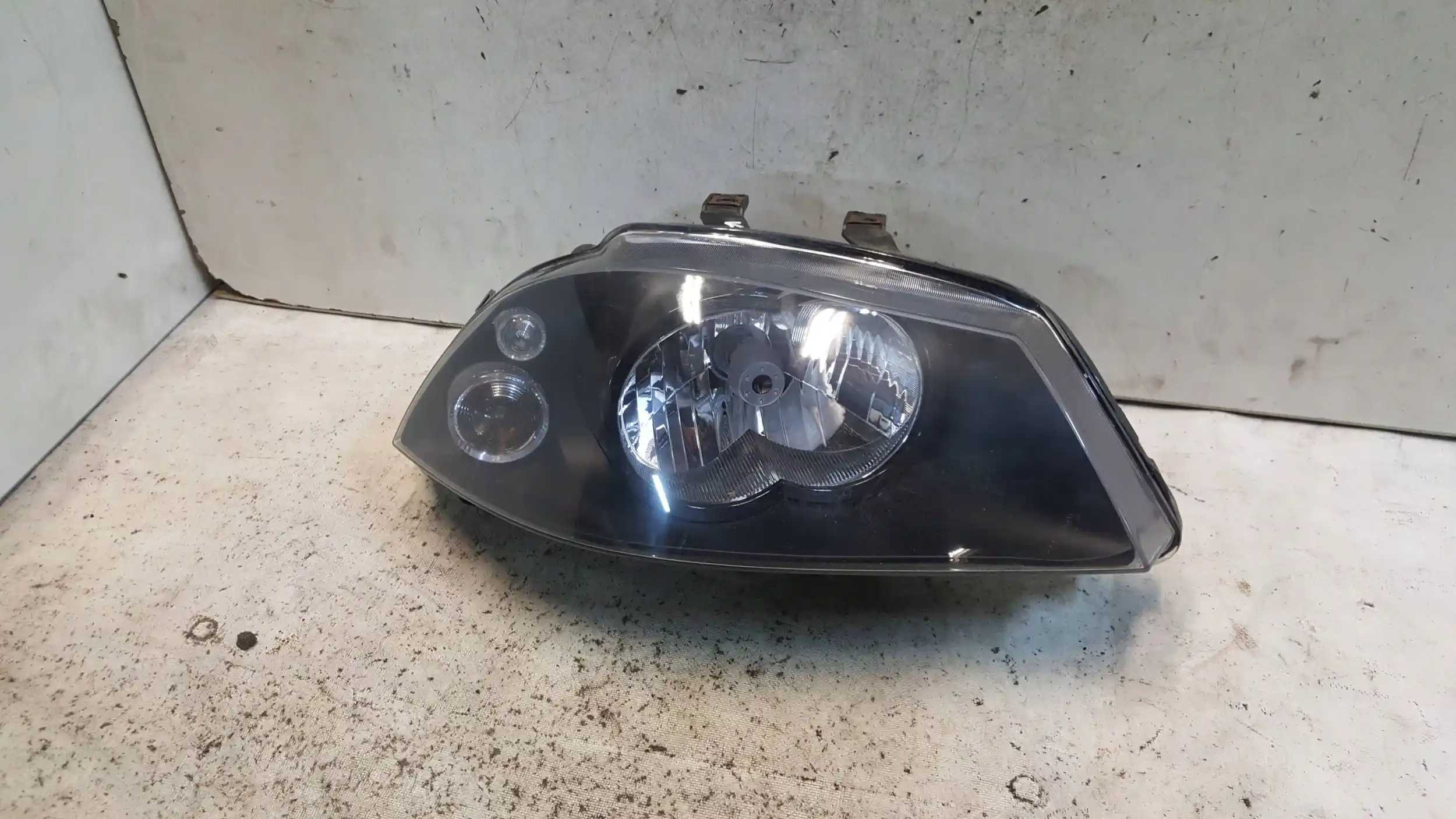 LAMPA PRAWY PRZÓD PRZEDNIA TYC SEAT IBIZA III 6L1 CORDOBA II 6L2 02-05