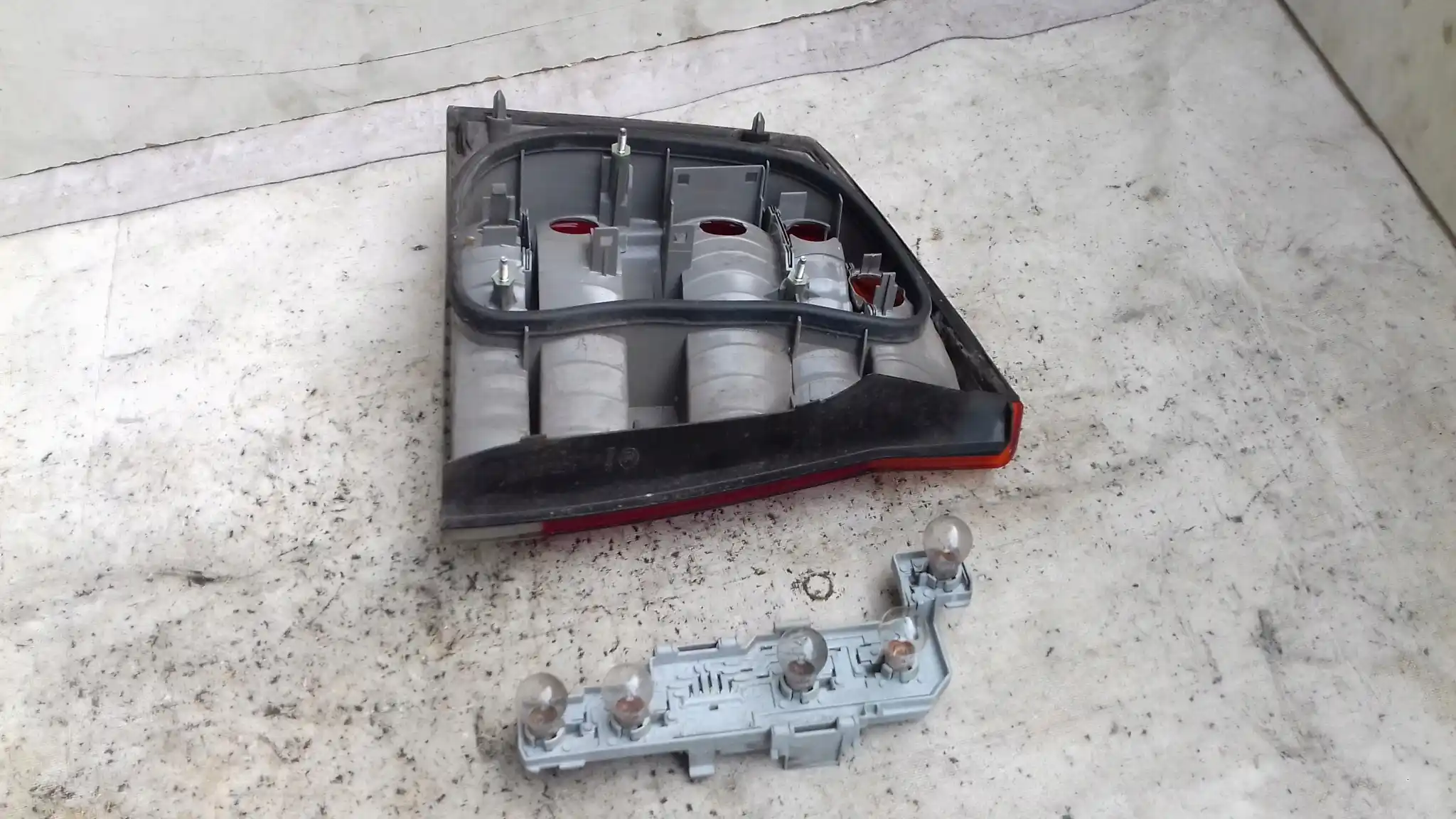 LAMPA PRAWY TYŁ TYLNA OPEL VECTRA C SEDAN 02-05