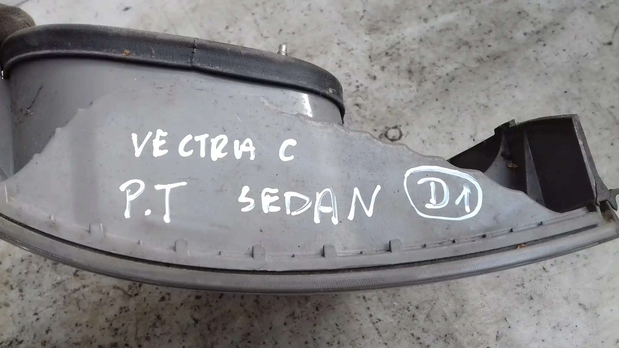 LAMPA PRAWY TYŁ TYLNA OPEL VECTRA C SEDAN 02-05