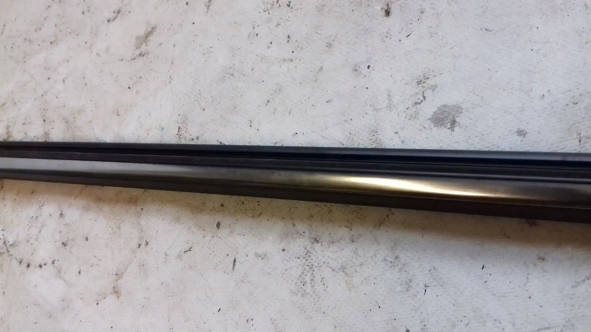 LISTWA ZGARNIAJĄCA SZYBY DRZWI PRAWY PRZÓD 7571010090 TOYOTA C-HR I 16-