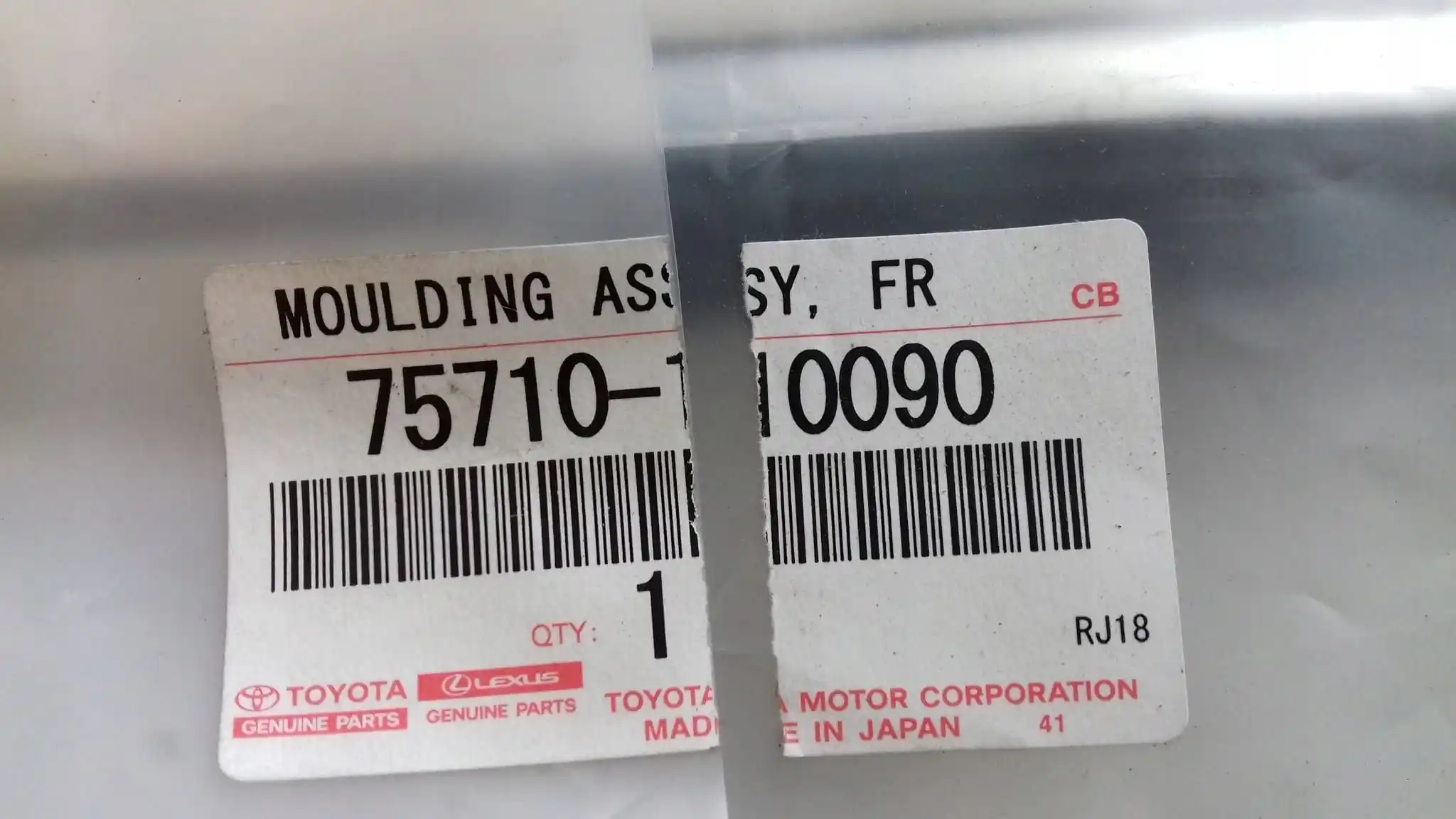 LISTWA ZGARNIAJĄCA SZYBY DRZWI PRAWY PRZÓD 7571010090 TOYOTA C-HR I 16-